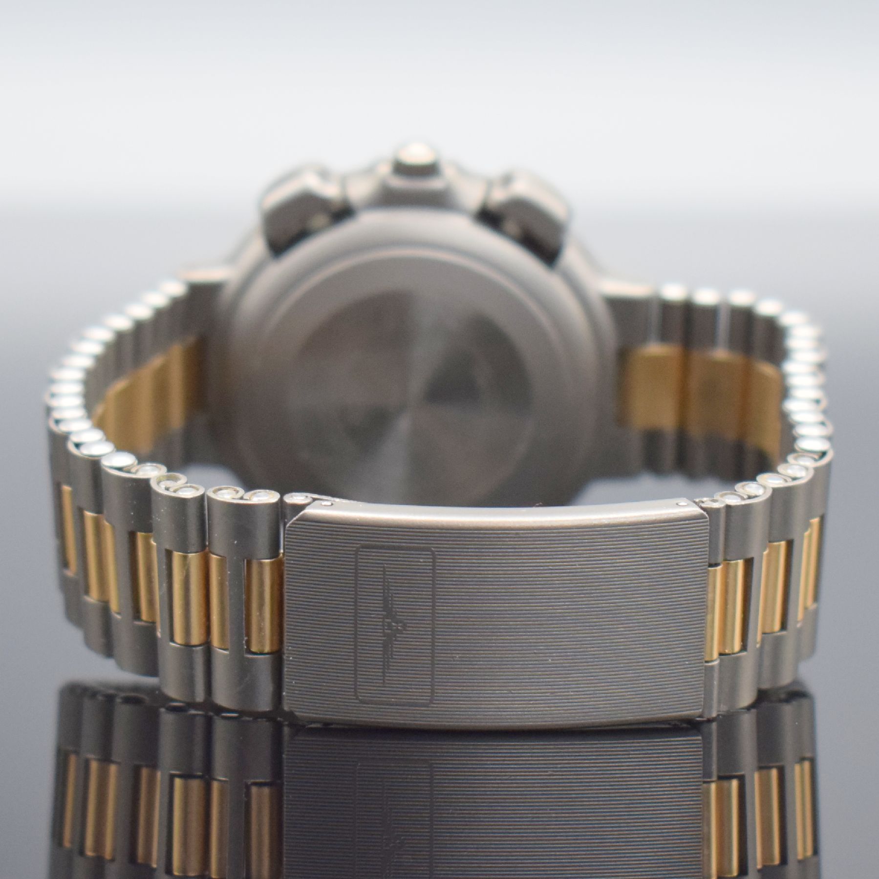 Detail d: LONGINES Conquest Herrenarmbanduhr mit Chronograph & Mondphase in Titan/Gold, Schweiz um 1980, Automatik, Boden aufgedr., Geh. m. integr. Band., ...