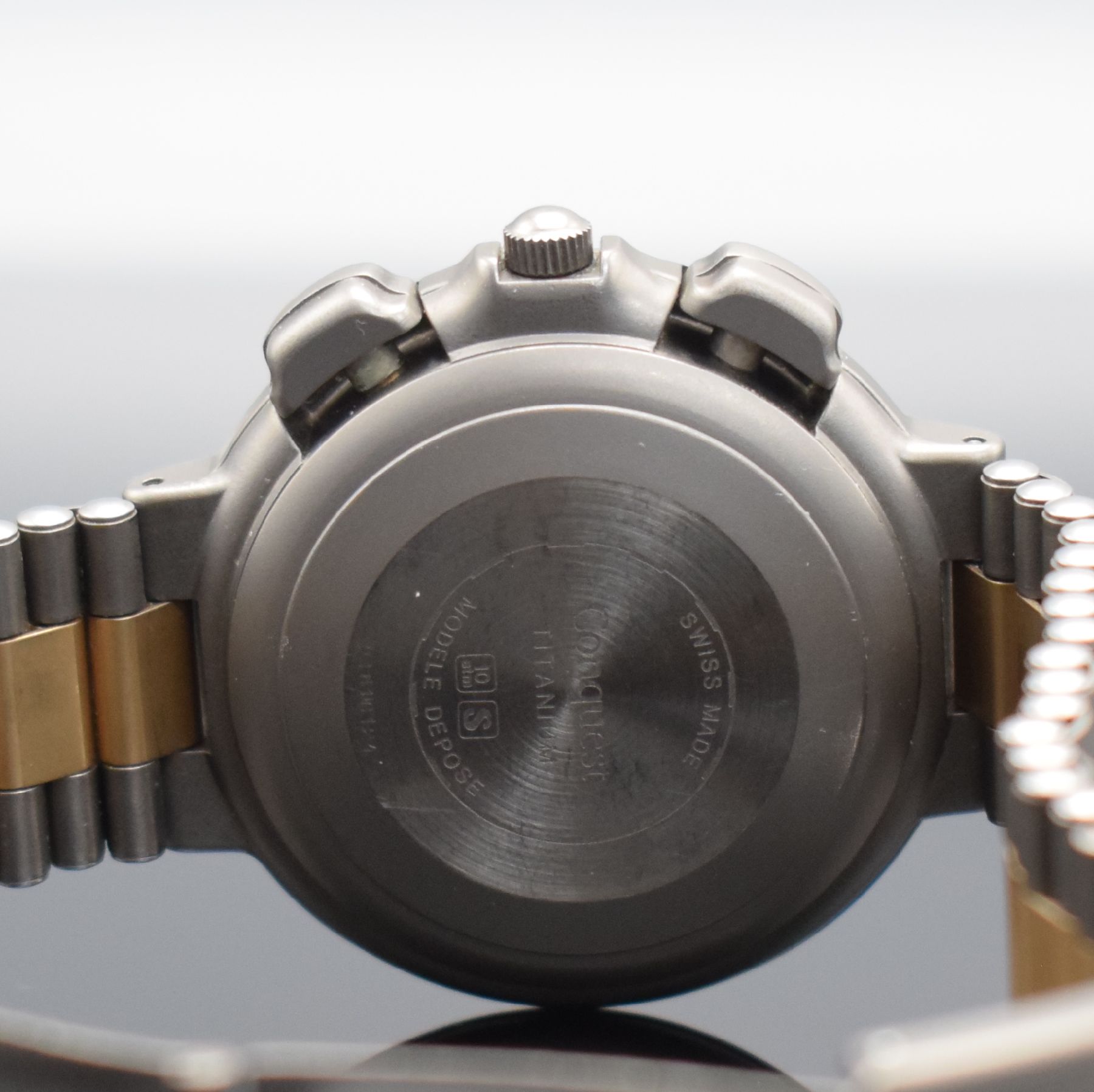 Detail e: LONGINES Conquest Herrenarmbanduhr mit Chronograph & Mondphase in Titan/Gold, Schweiz um 1980, Automatik, Boden aufgedr., Geh. m. integr. Band., ...