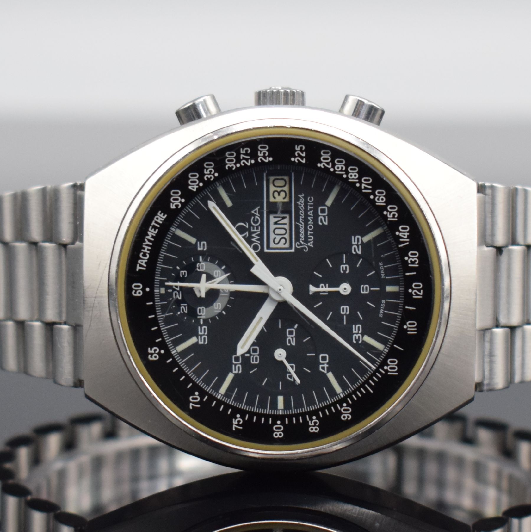 Detail a: OMEGA Speedmaster Herrenarmbanduhr mit Chronograph in Edelstahl Referenz 176.0012, Schweiz um 1980, Automatik, Boden m. Seamasterlogo geschr., orig. ...