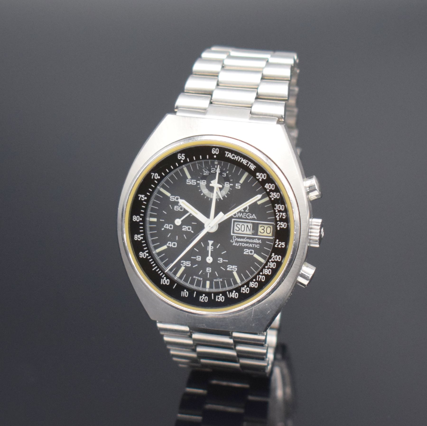 Detail b: OMEGA Speedmaster Herrenarmbanduhr mit Chronograph in Edelstahl Referenz 176.0012, Schweiz um 1980, Automatik, Boden m. Seamasterlogo geschr., orig. ...