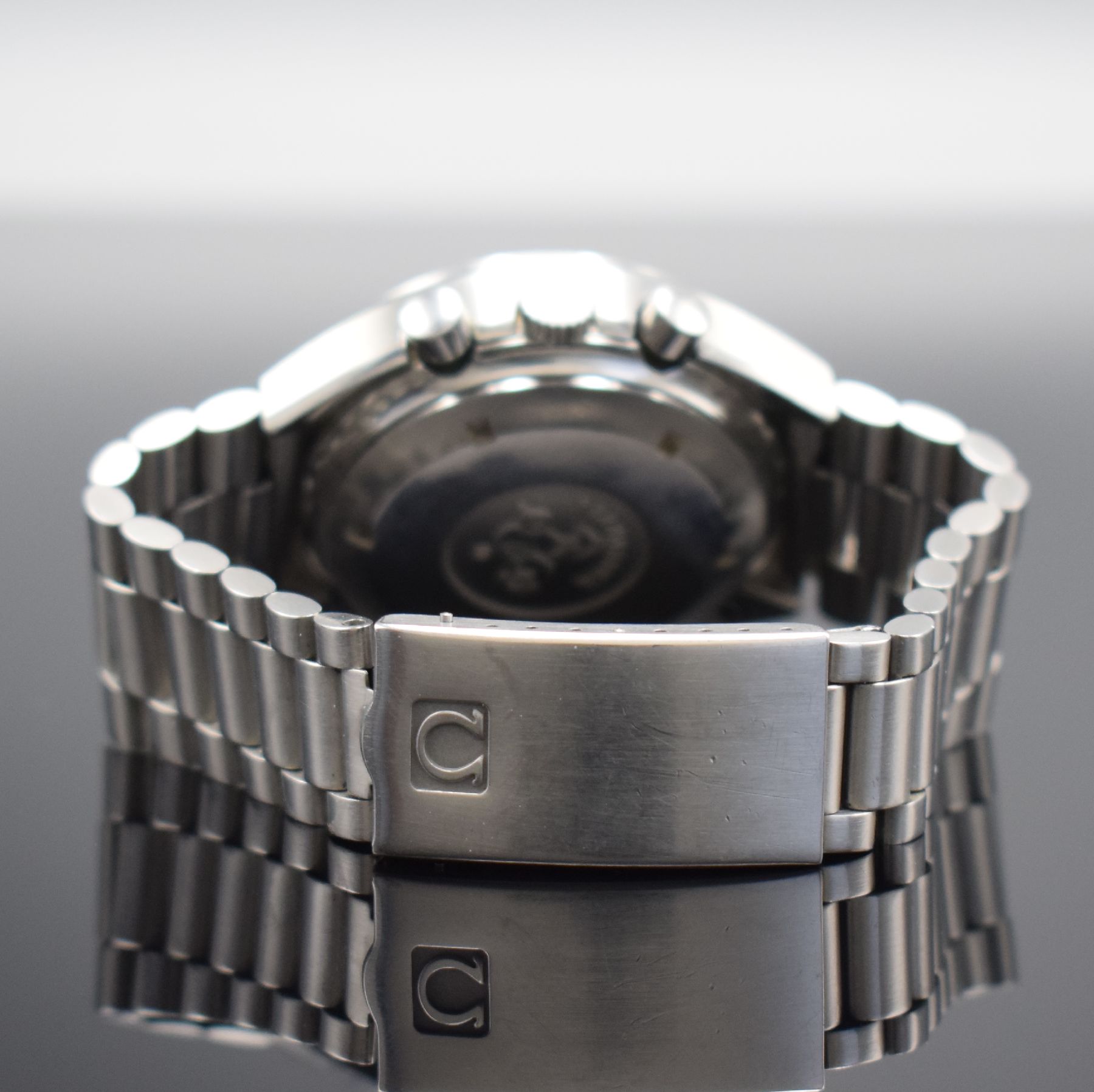 Detail d: OMEGA Speedmaster Herrenarmbanduhr mit Chronograph in Edelstahl Referenz 176.0012, Schweiz um 1980, Automatik, Boden m. Seamasterlogo geschr., orig. ...