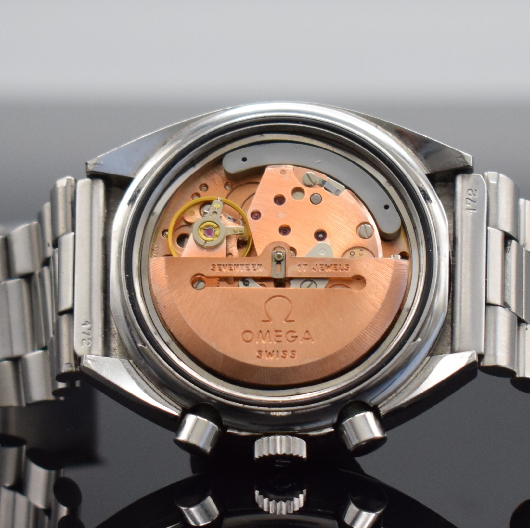 Detail h: OMEGA Speedmaster Herrenarmbanduhr mit Chronograph in Edelstahl Referenz 176.0012, Schweiz um 1980, Automatik, Boden m. Seamasterlogo geschr., orig. ...