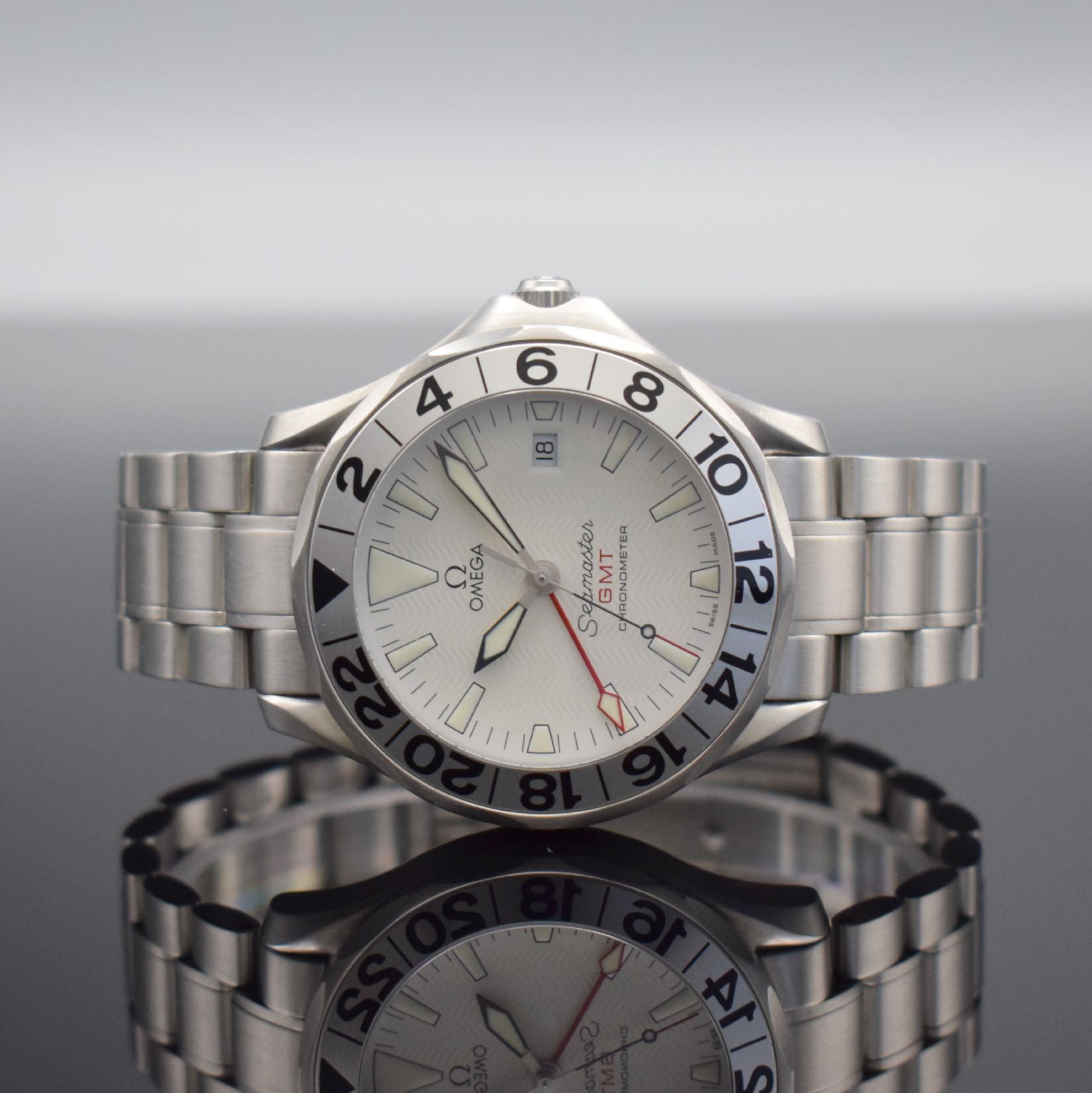 OMEGA Seamaster GMT Chronometer Herrenarmbanduhr in Stahl, Schweiz um 2005, Automatik, Ref. 168 1620, Boden m. Seepferdchen Darst. & Krone verschr., ...