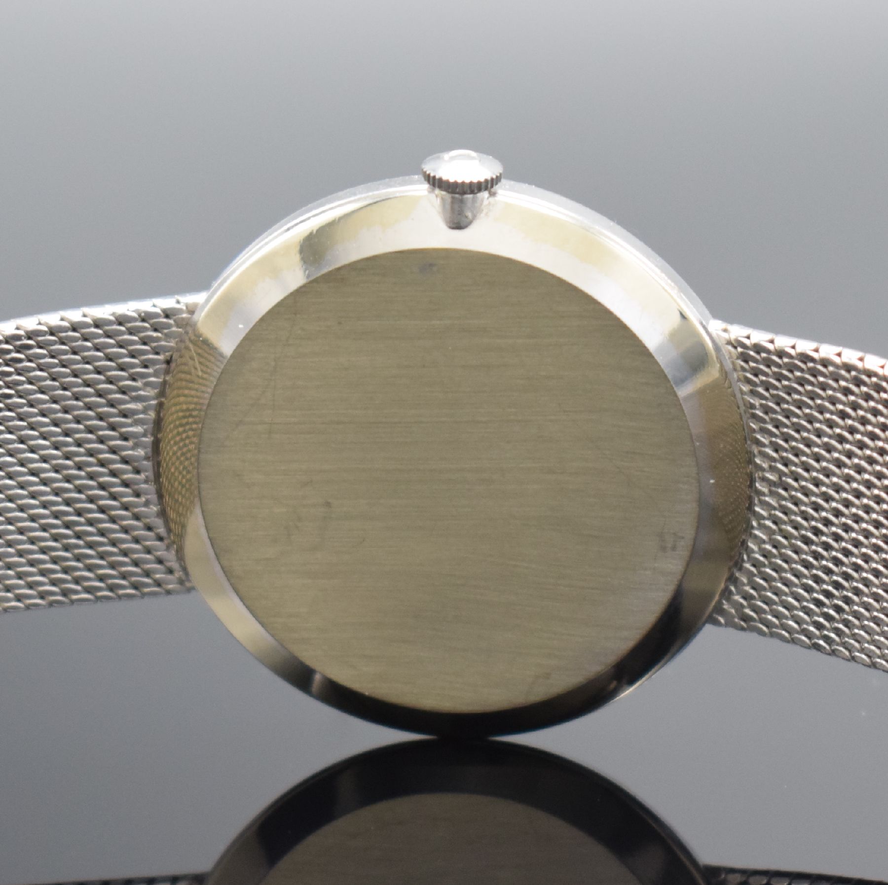 Detail d: Herrenarmbanduhr in WG 750/000 mit Omega Werk & Diamantbesatz, Schweiz 1960er Jahre, Handaufzug, neutr. Geh. m. neutr. Band, Lünette aufw. m. ...