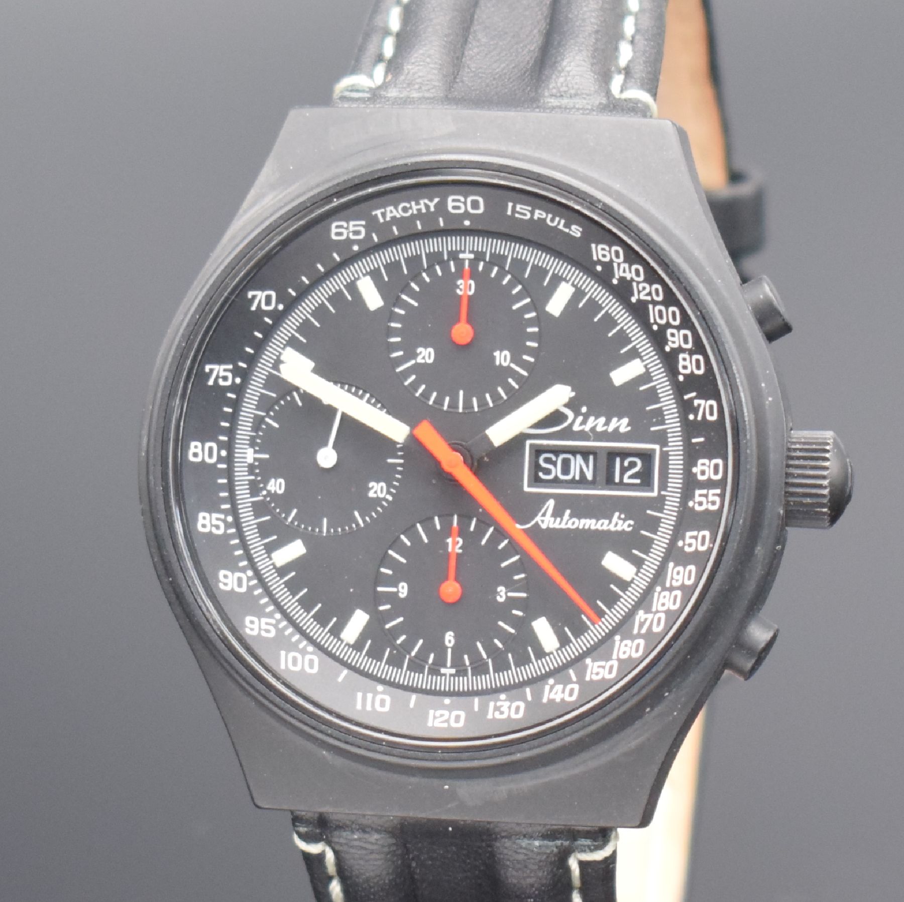 Detail c: SINN Herrenarmbanduhr mit Chronograph, Schweiz um 2000, Automatik, geschw. Edelstahlgeh., Boden & Krone verschr., schwarzes Zifferbl. m. Leuchtind. & ...
