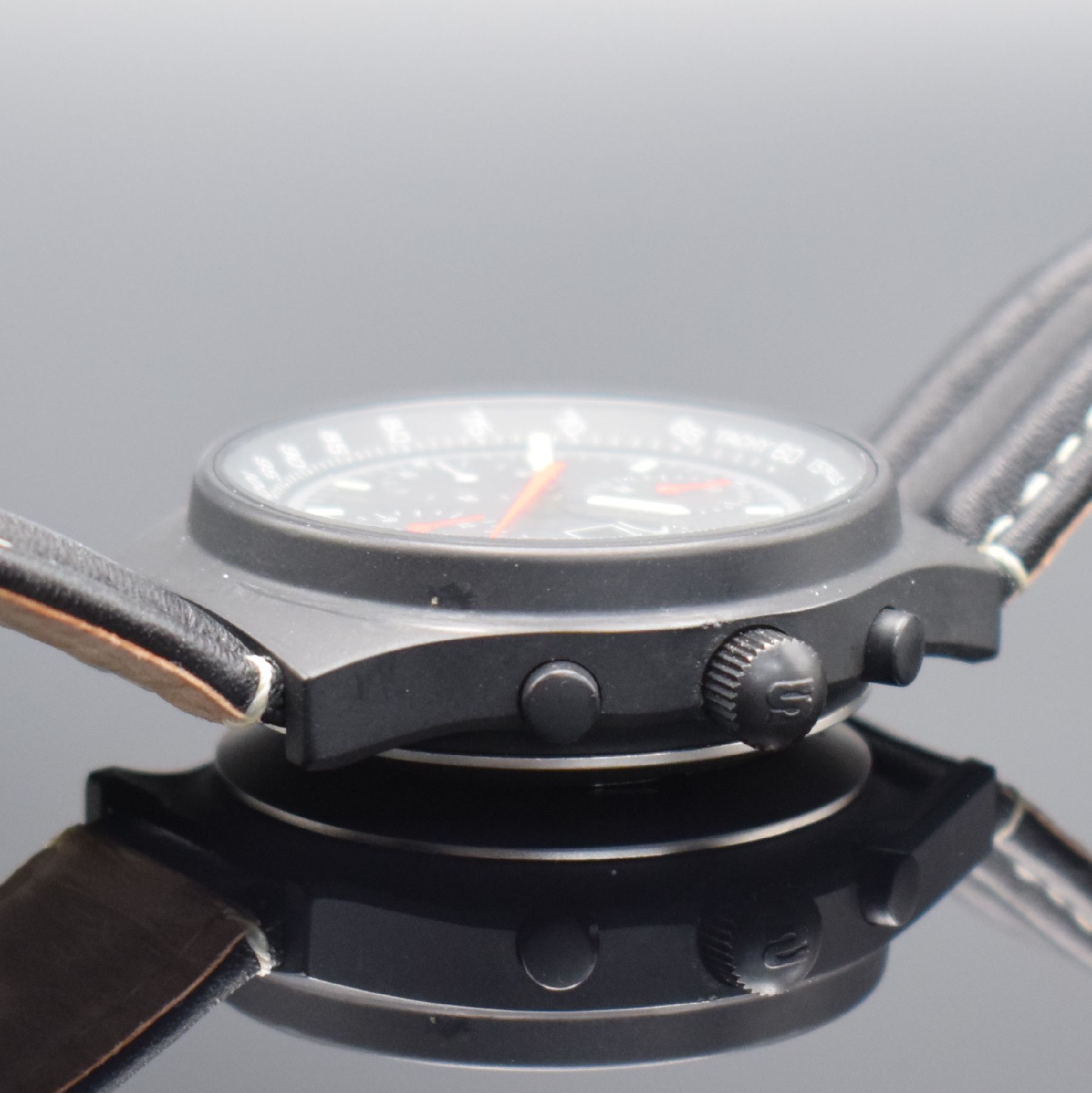 Detail d: SINN Herrenarmbanduhr mit Chronograph, Schweiz um 2000, Automatik, geschw. Edelstahlgeh., Boden & Krone verschr., schwarzes Zifferbl. m. Leuchtind. & ...