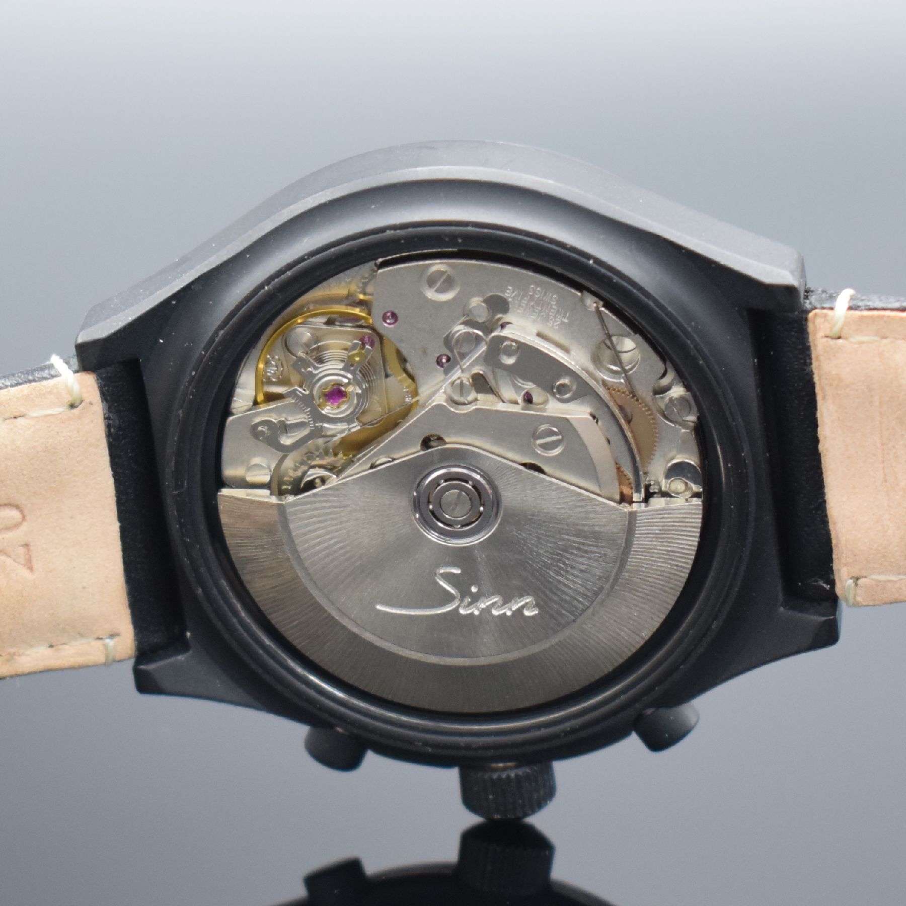 Detail g: SINN Herrenarmbanduhr mit Chronograph, Schweiz um 2000, Automatik, geschw. Edelstahlgeh., Boden & Krone verschr., schwarzes Zifferbl. m. Leuchtind. & ...