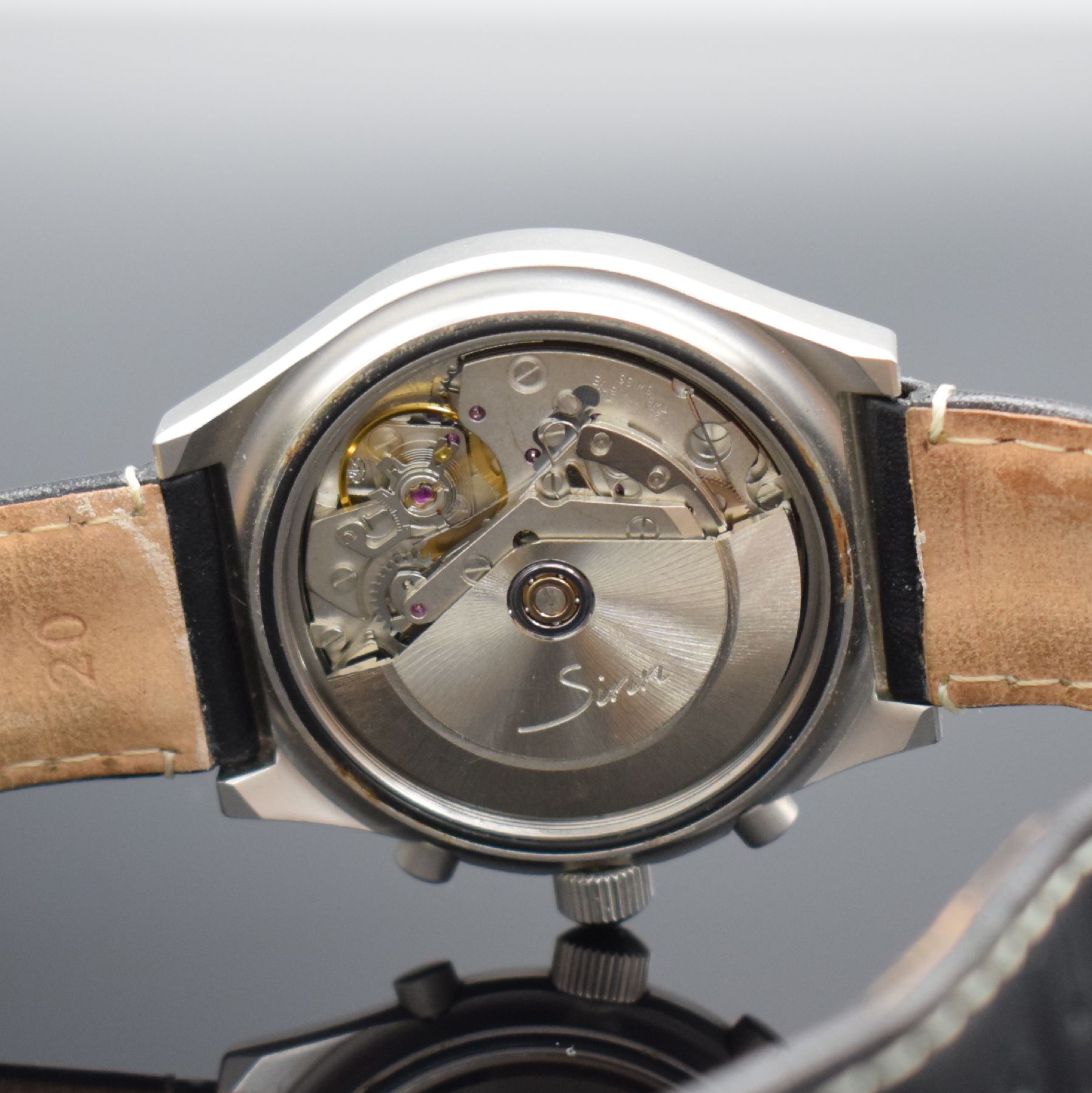 Detail g: SINN Herrenarmbanduhr mit Chronograph, Schweiz um 1995, Automatik, mattiertes Edelstahlgeh., Boden & Krone verschr., schwarzes Tritiumzifferbl. m. ...