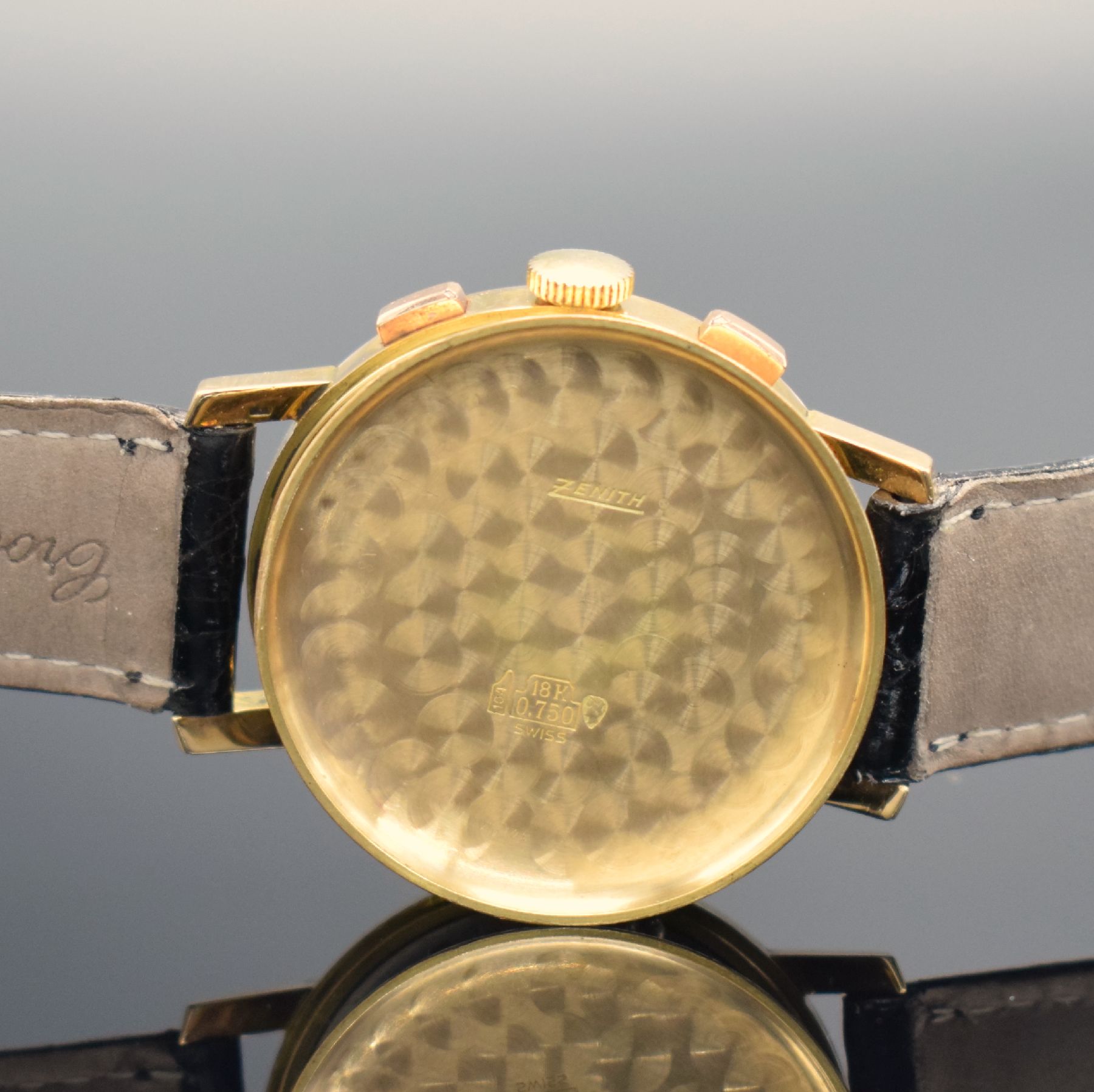 Detail d: ZENITH Schaltradchronograph in Roségold 750/000, Schweiz um 1958, Handaufzug, Boden aufgedr., neutr. Krone, schwarzes Zifferbl. rest., gold. ...