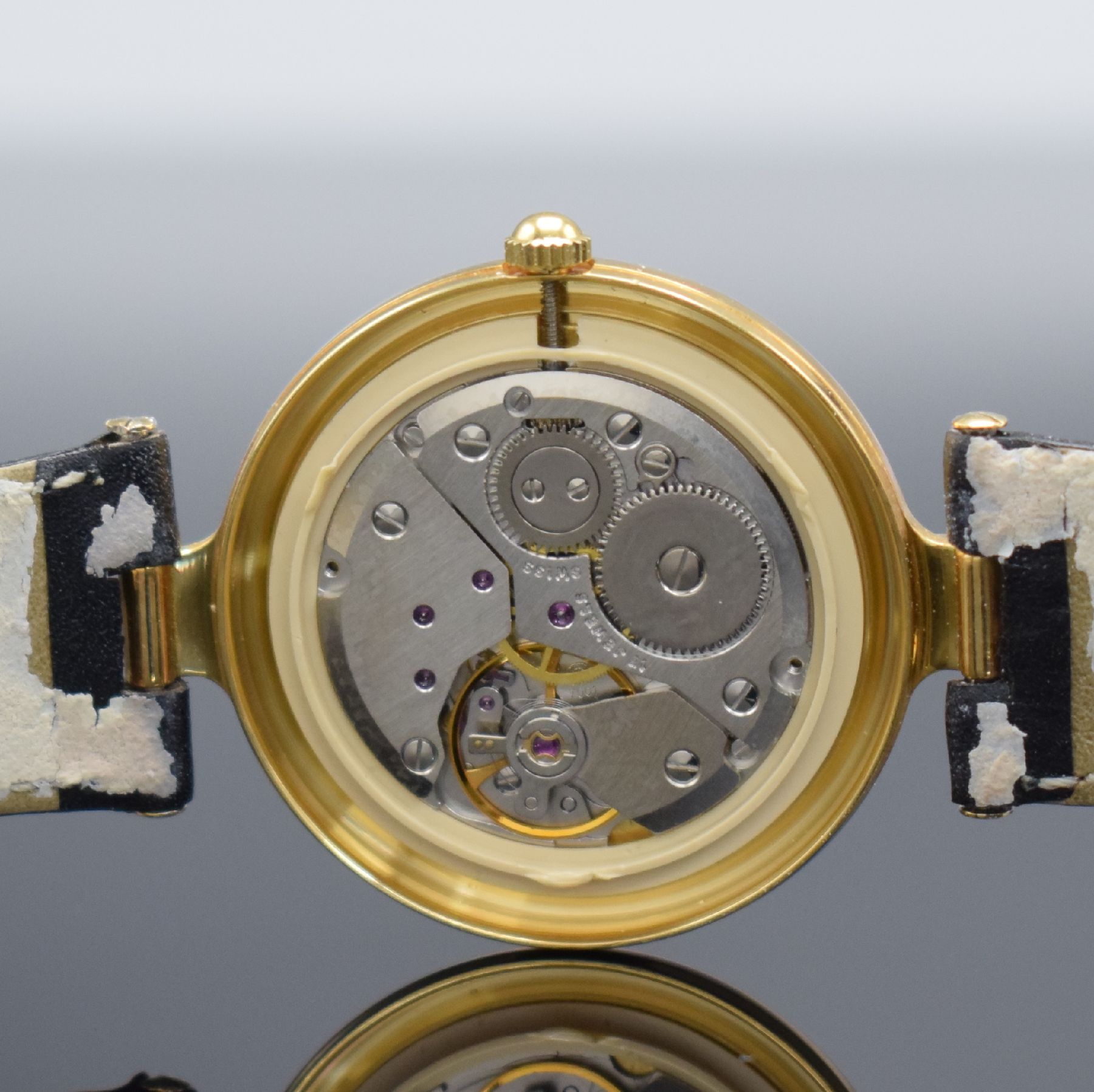 Detail f: ANDRE LE MARQUAND Armbanduhr in GG 750/000, Schweiz um 1990, Handaufzug, Boden aufgedr., orig. Lederband m. verg. Dornschl., gold. Zifferbl. m. gold. ...