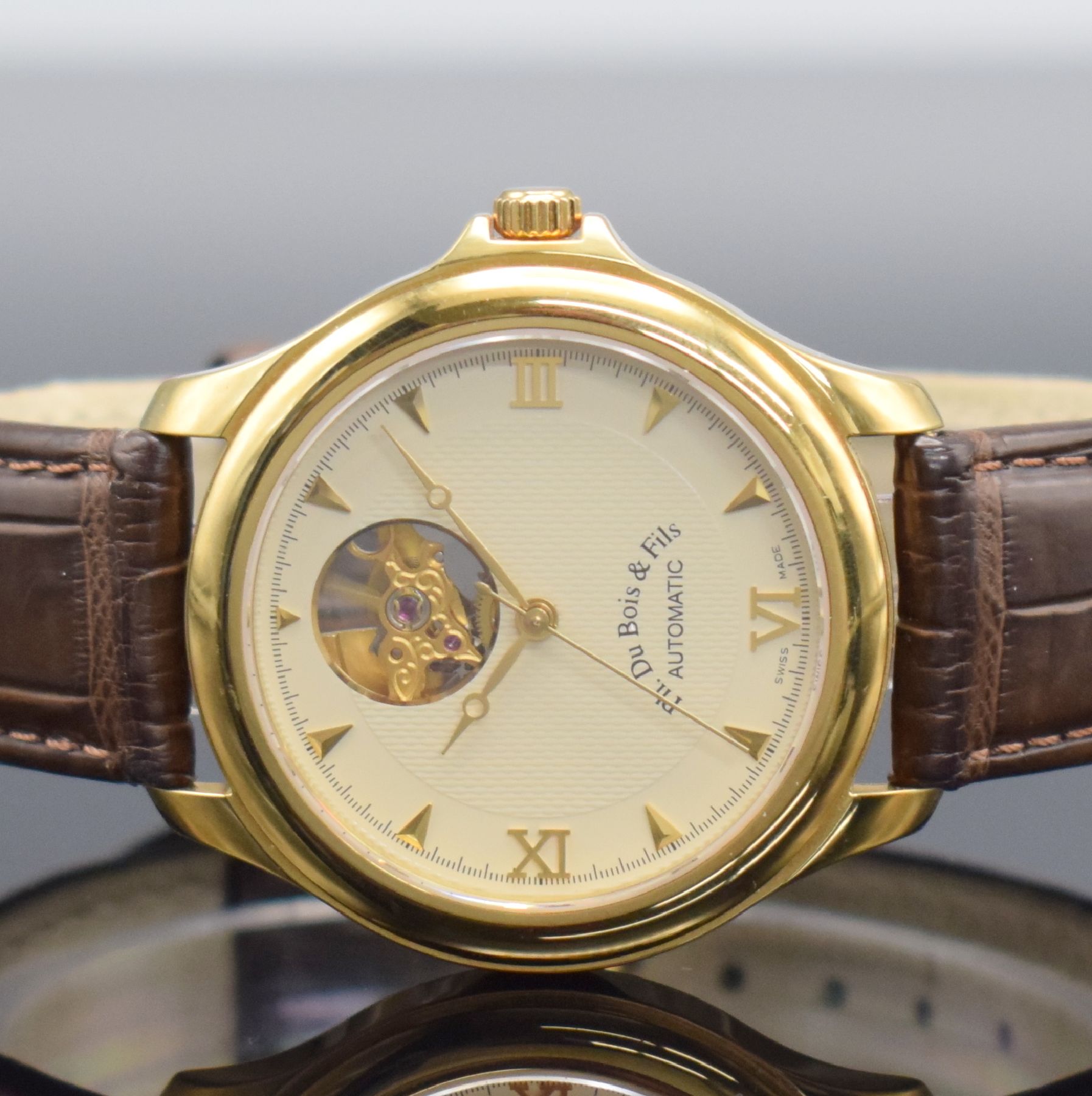 Detail a: PH. DU BOIS & FILS Herrenarmbanduhr in GG 750/000, Schweiz um 2005, Automatik, beids. vergl. Geh., Boden aufgedr., orig. Lederband m. neutr. verg. ...