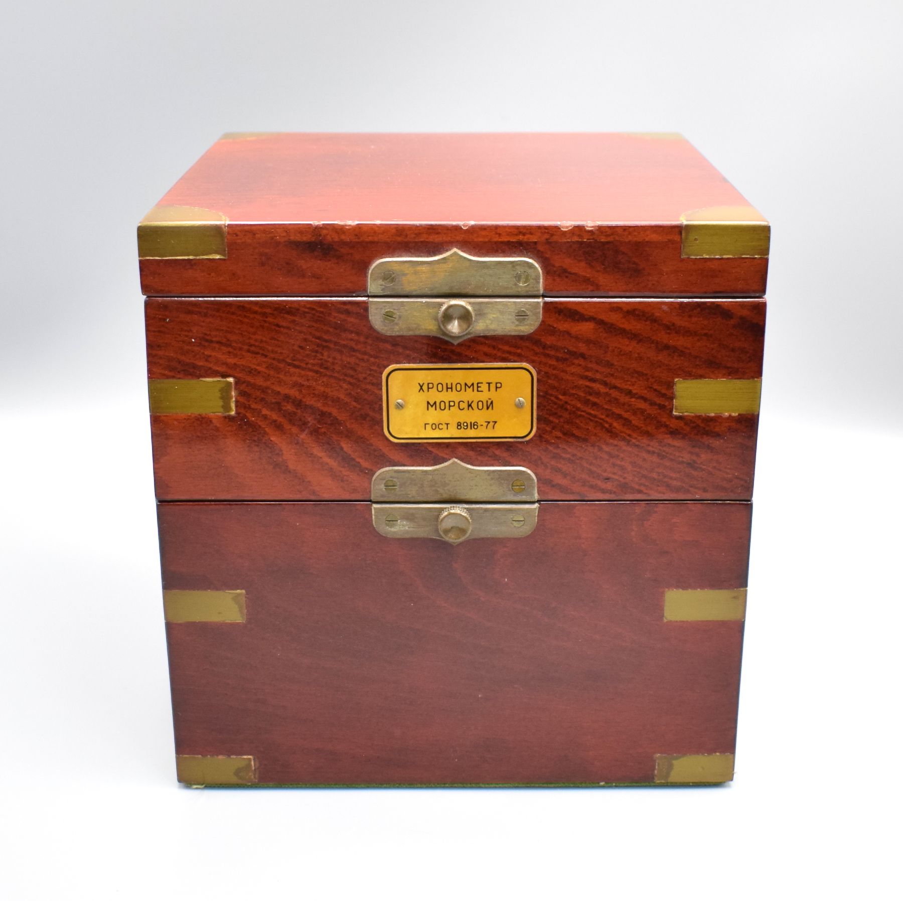 Detail f: POLJOT Marinechronometer Nr. 14778, UDSSR um 1990, 3-tlg. Holzkasten m. Messingecken, orig. Transportkasten, kardanisch aufgehängtes Messinggeh., ...
