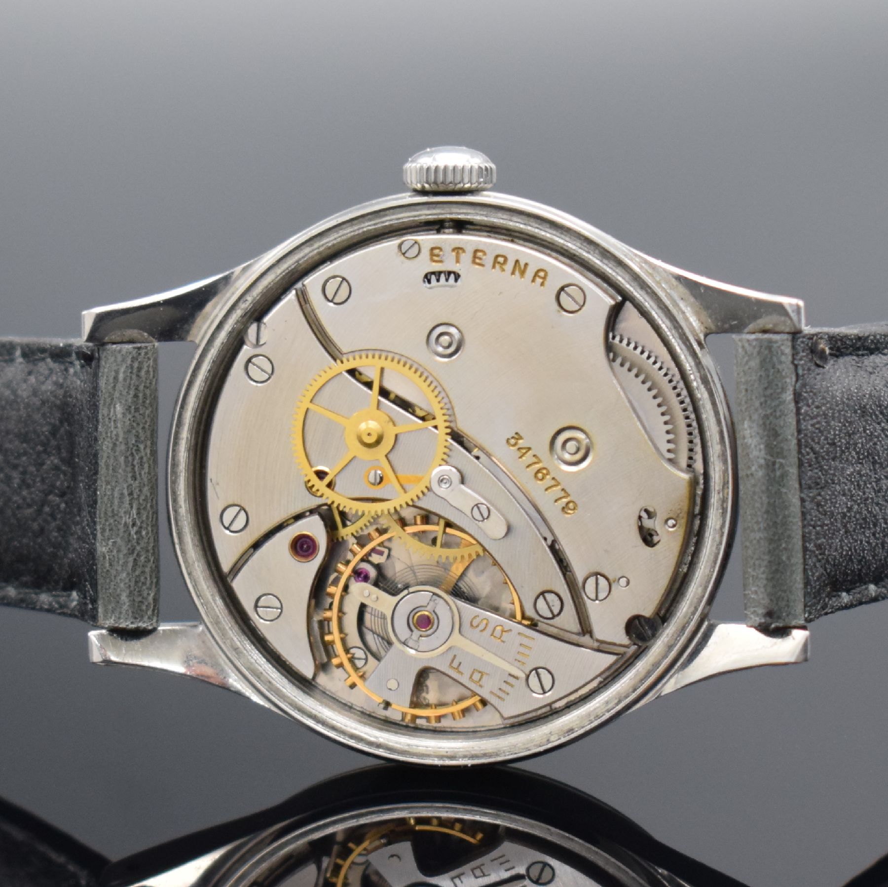 Detail e: ETERNA große verschraubte Herrenarmbanduhr in Stahl, Schweiz um 1950, Handaufzug, 2-tlg. Geh., silb. Duoton-Zifferbl., arab. Leucht- zahlen, orig. ...