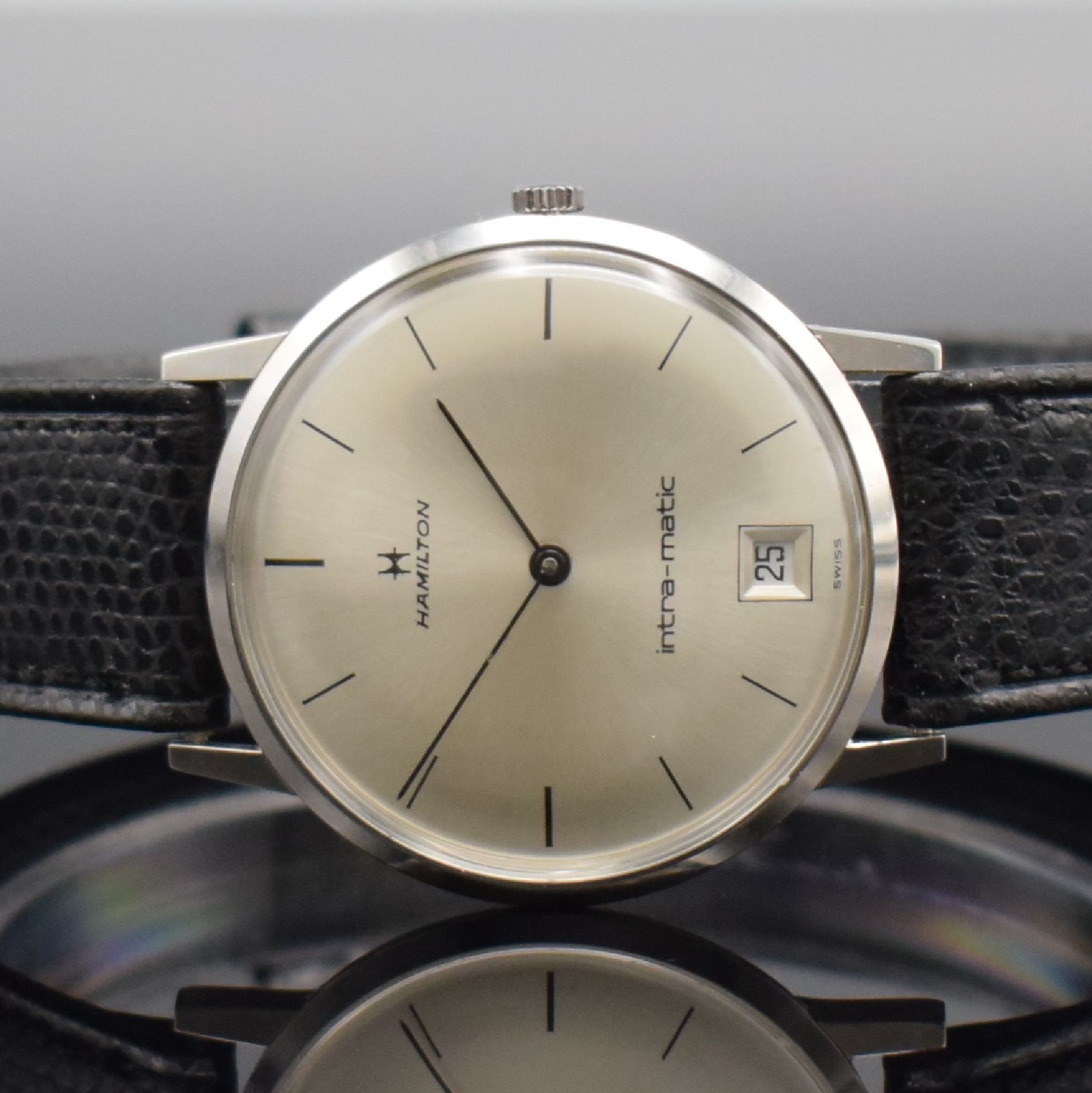 Detail a: HAMILTON / JUVENIA 2 nahezu neuwertige Armbanduhren in Stahl, Schweiz um 1970, Automatik, HAMILTON Intra-Matic: 3-tlg. Geh., Boden & Glasrand ...
