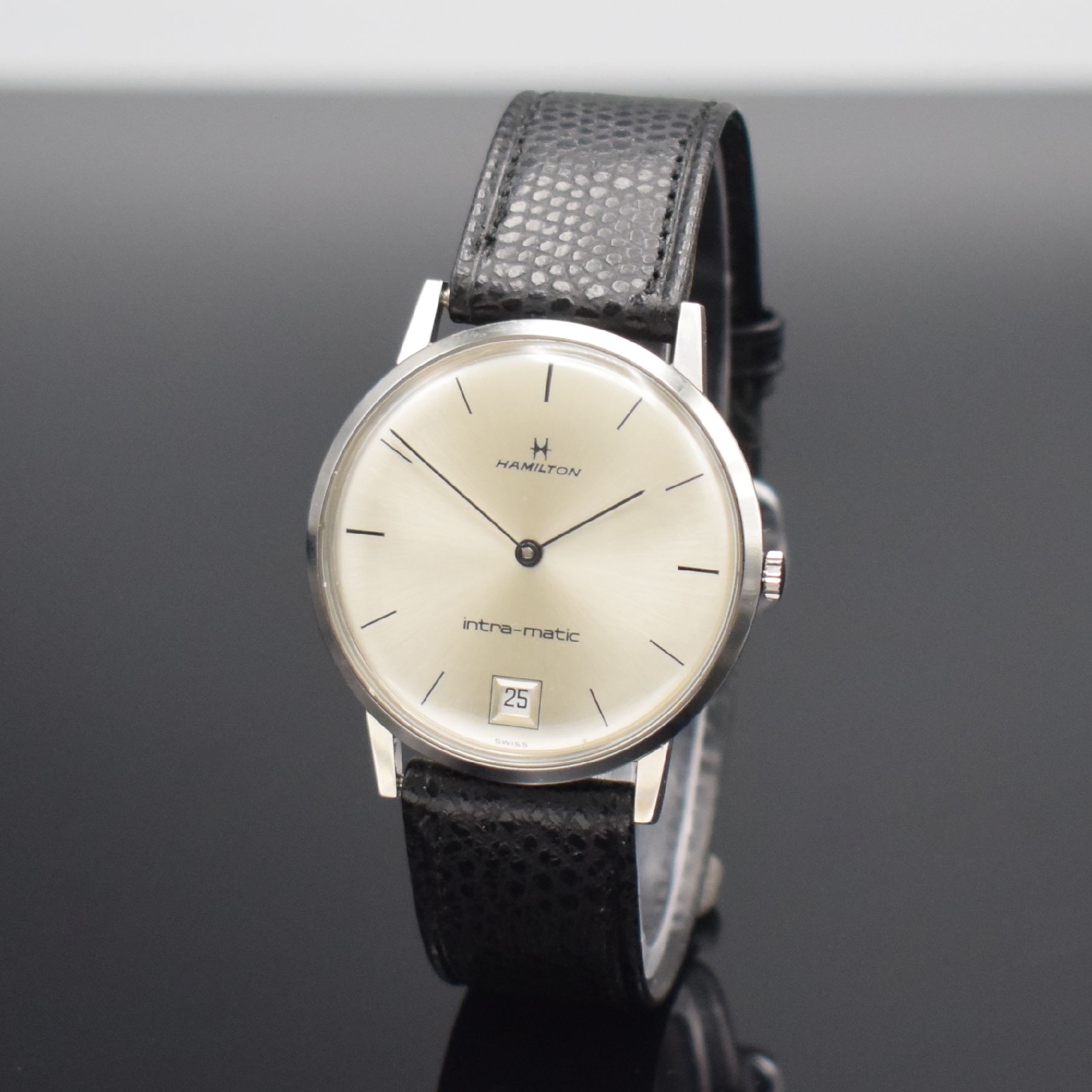 Detail b: HAMILTON / JUVENIA 2 nahezu neuwertige Armbanduhren in Stahl, Schweiz um 1970, Automatik, HAMILTON Intra-Matic: 3-tlg. Geh., Boden & Glasrand ...