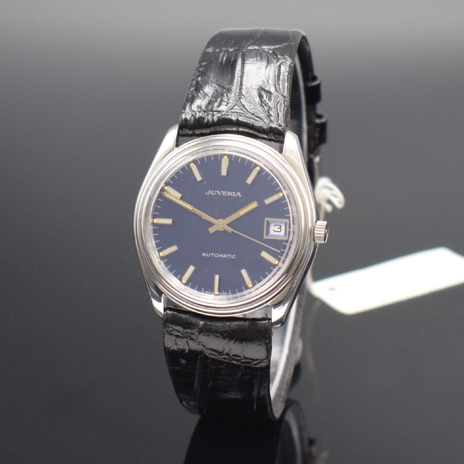 Detail d: HAMILTON / JUVENIA 2 nahezu neuwertige Armbanduhren in Stahl, Schweiz um 1970, Automatik, HAMILTON Intra-Matic: 3-tlg. Geh., Boden & Glasrand ...