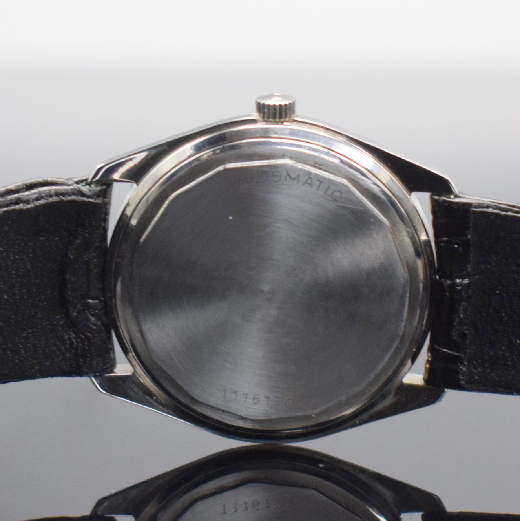 Detail e: HAMILTON / JUVENIA 2 nahezu neuwertige Armbanduhren in Stahl, Schweiz um 1970, Automatik, HAMILTON Intra-Matic: 3-tlg. Geh., Boden & Glasrand ...