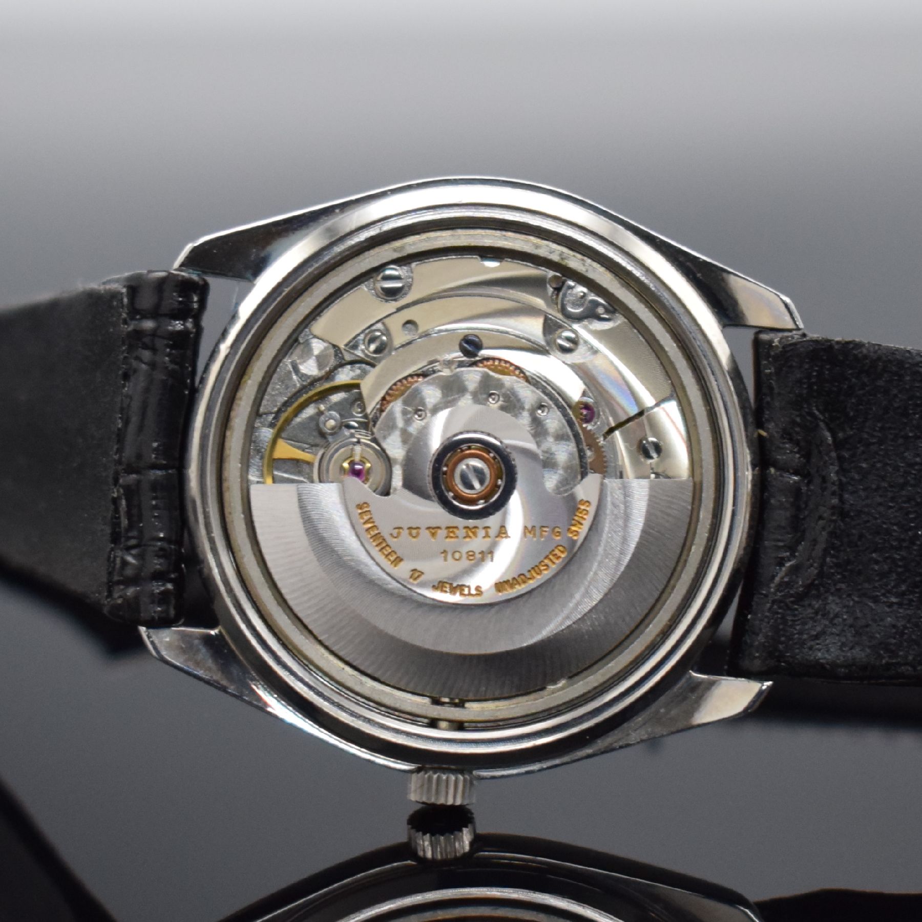 Detail g: HAMILTON / JUVENIA 2 nahezu neuwertige Armbanduhren in Stahl, Schweiz um 1970, Automatik, HAMILTON Intra-Matic: 3-tlg. Geh., Boden & Glasrand ...