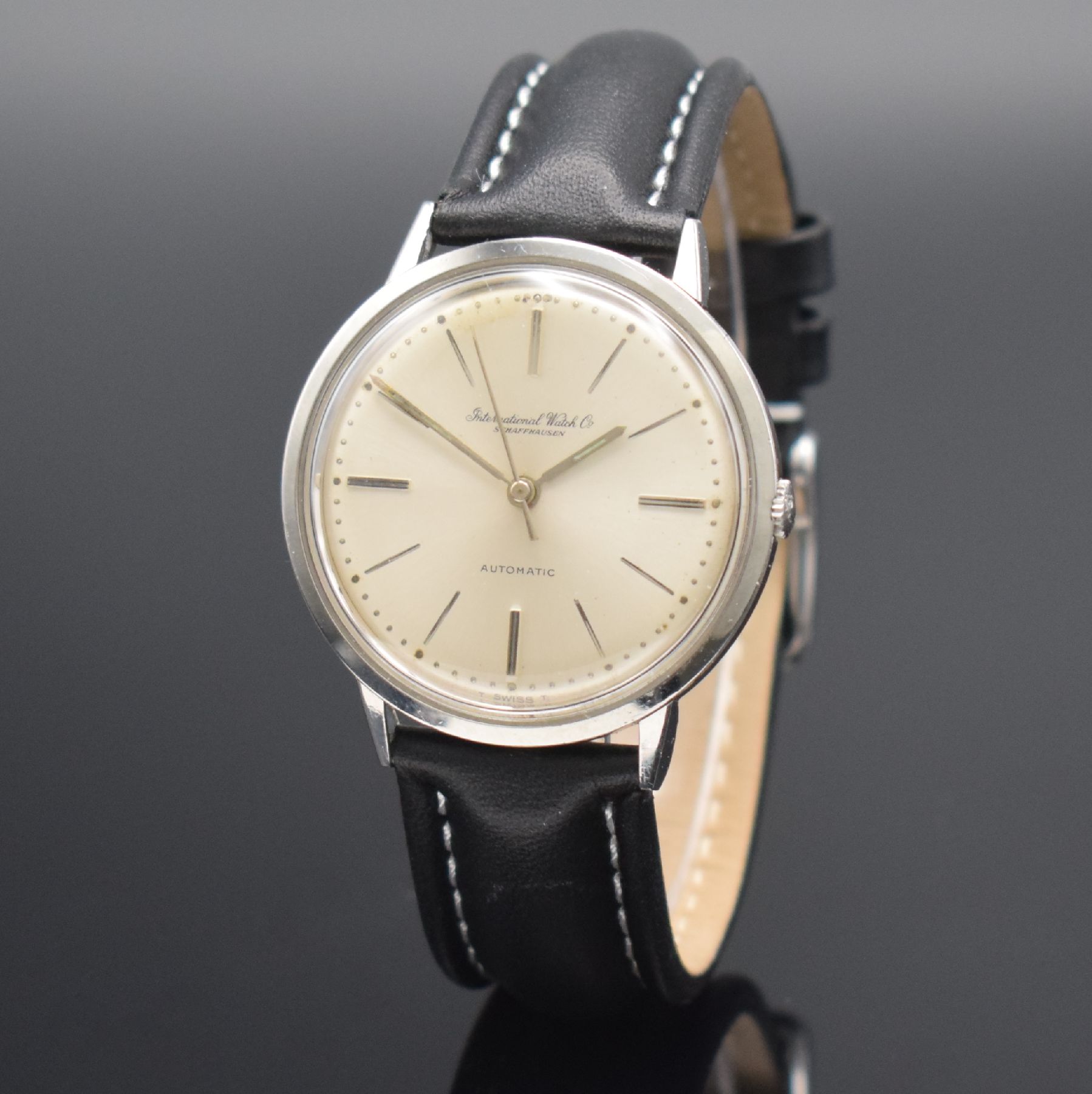 Detail b: IWC Referenz 803 A Herrenarmbanduhr in Stahl, Schweiz um 1965, Automatik, aufgedr. Boden dell., silb. Zifferbl., silb. Indizes & Zeiger, vern. Werk ...