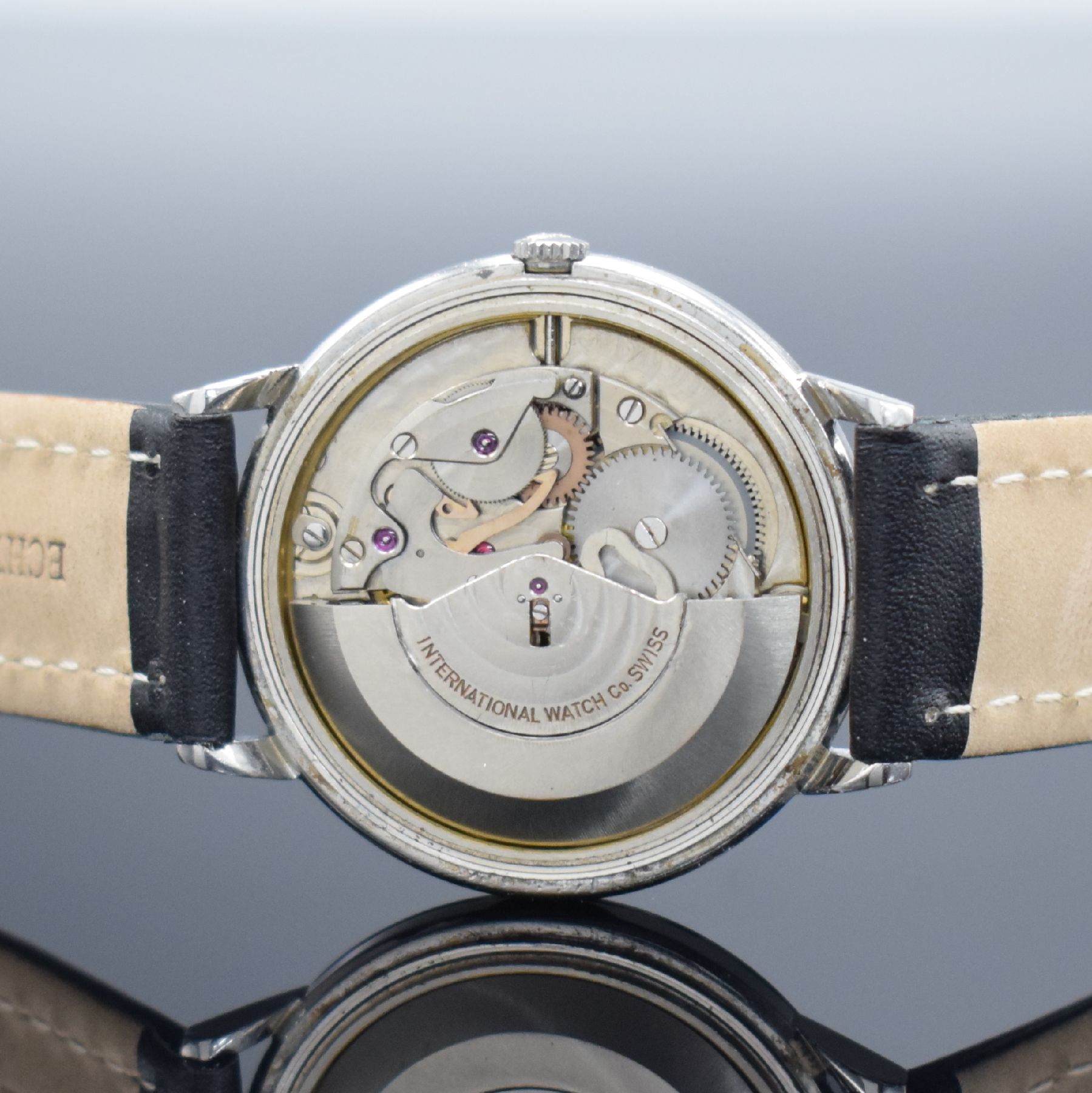 Detail f: IWC Referenz 803 A Herrenarmbanduhr in Stahl, Schweiz um 1965, Automatik, aufgedr. Boden dell., silb. Zifferbl., silb. Indizes & Zeiger, vern. Werk ...