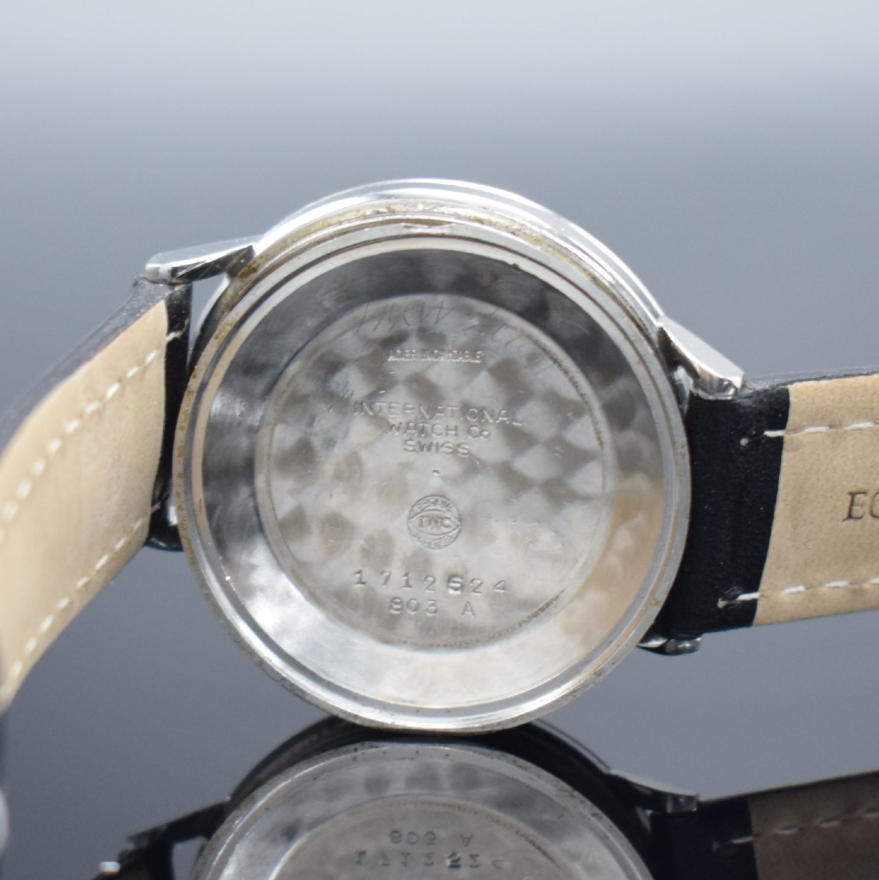 Detail h: IWC Referenz 803 A Herrenarmbanduhr in Stahl, Schweiz um 1965, Automatik, aufgedr. Boden dell., silb. Zifferbl., silb. Indizes & Zeiger, vern. Werk ...