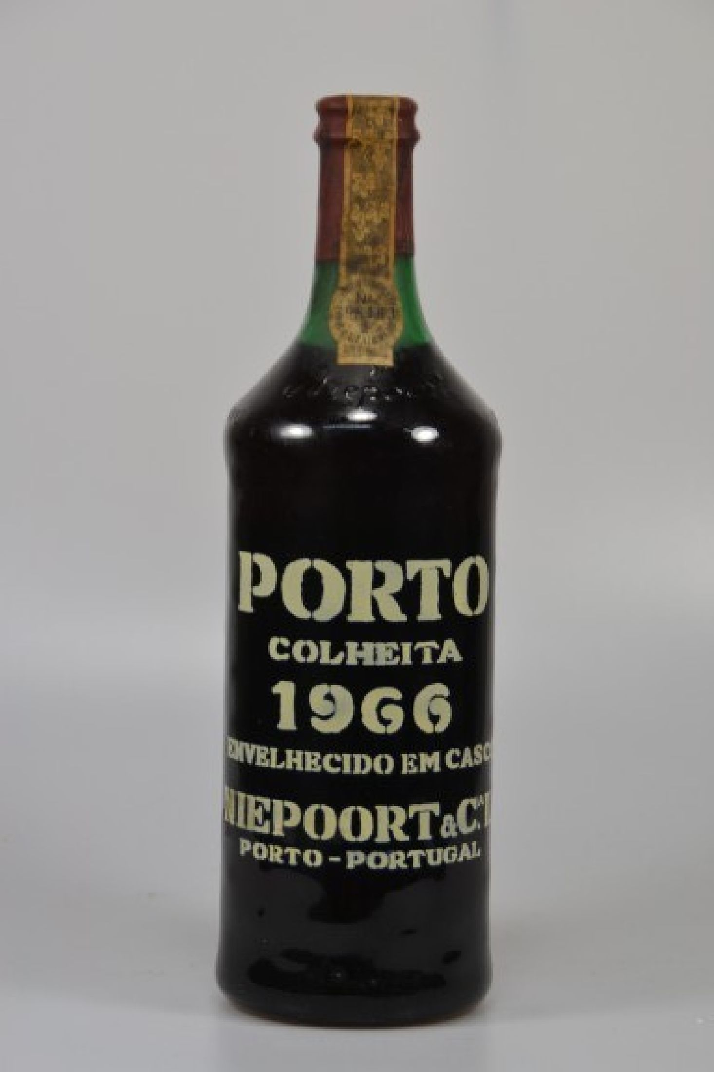 Detail a: 1 Flasche Portwein, Niepoort, 1966, Füllstand Top-Shoulder, guter Erhaltungzustand, 75cl
