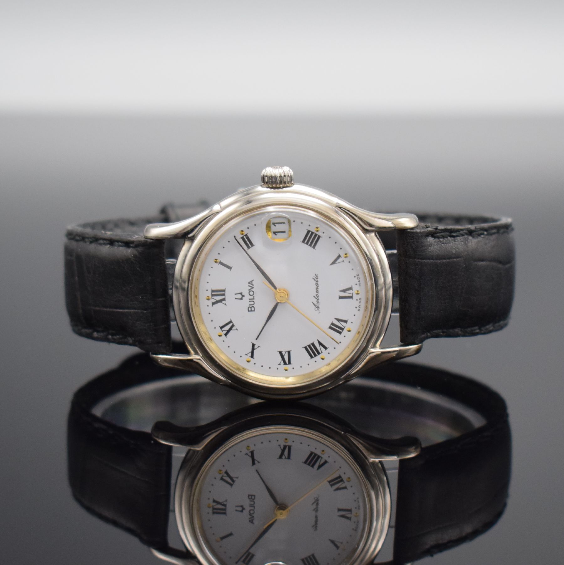 BULOVA Armbanduhr, Automatik, Schweiz um 1995, verchr. Gehäuse, beids. vergl., Boden verschr., weißes Zifferbl. m. röm. Zahlen, Datum, verg. Werk ...