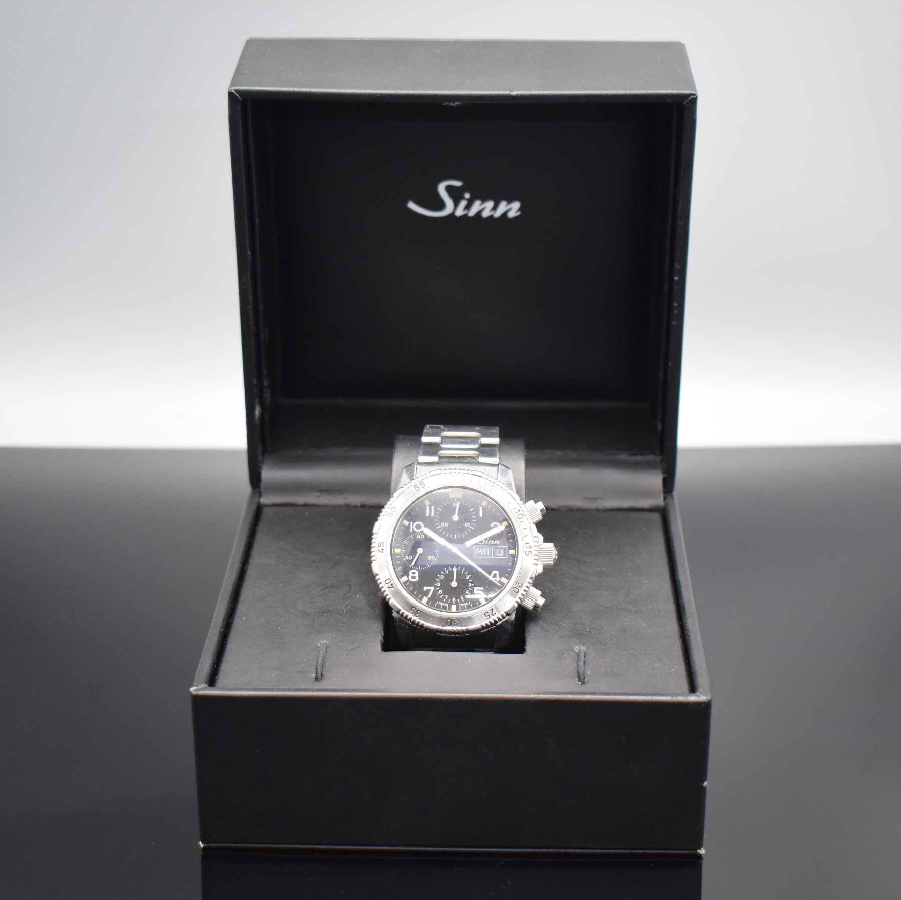 Detail e: SINN Armbandchronograph Referenz 203, Automatik, Schweiz um 1995, Edelstahlgeh. inkl. Gliederband m. Faltschl. & Tauchverlängerung, Boden, Krone & ...