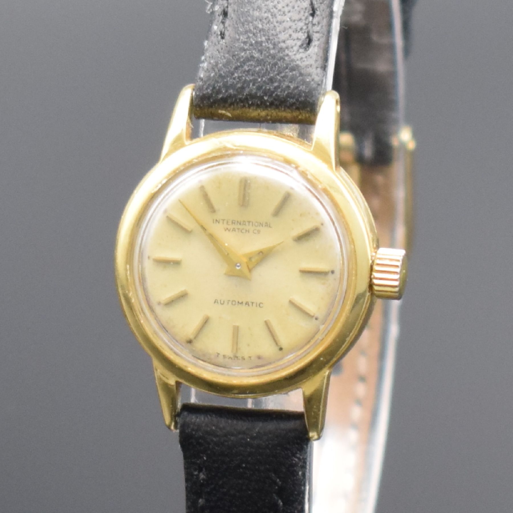 Detail c: IWC seltene Damenarmbanduhr in GG 750/000 mit Kaliber 44, Schweiz um 1964, Automatik, massives Goldgeh., Boden aufgedr., silb. Zifferbl. m. aufges. ...
