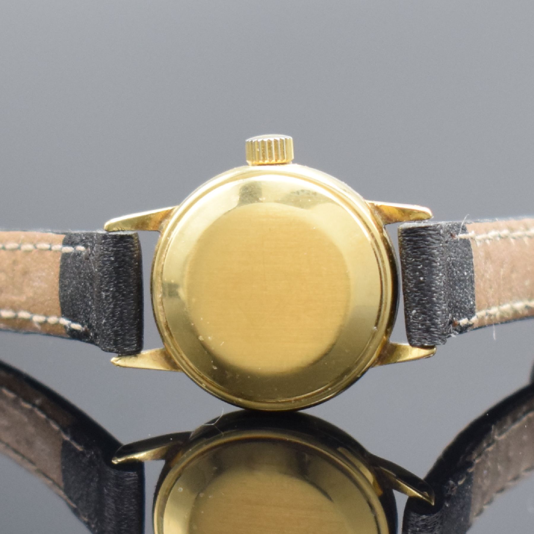 Detail d: IWC seltene Damenarmbanduhr in GG 750/000 mit Kaliber 44, Schweiz um 1964, Automatik, massives Goldgeh., Boden aufgedr., silb. Zifferbl. m. aufges. ...