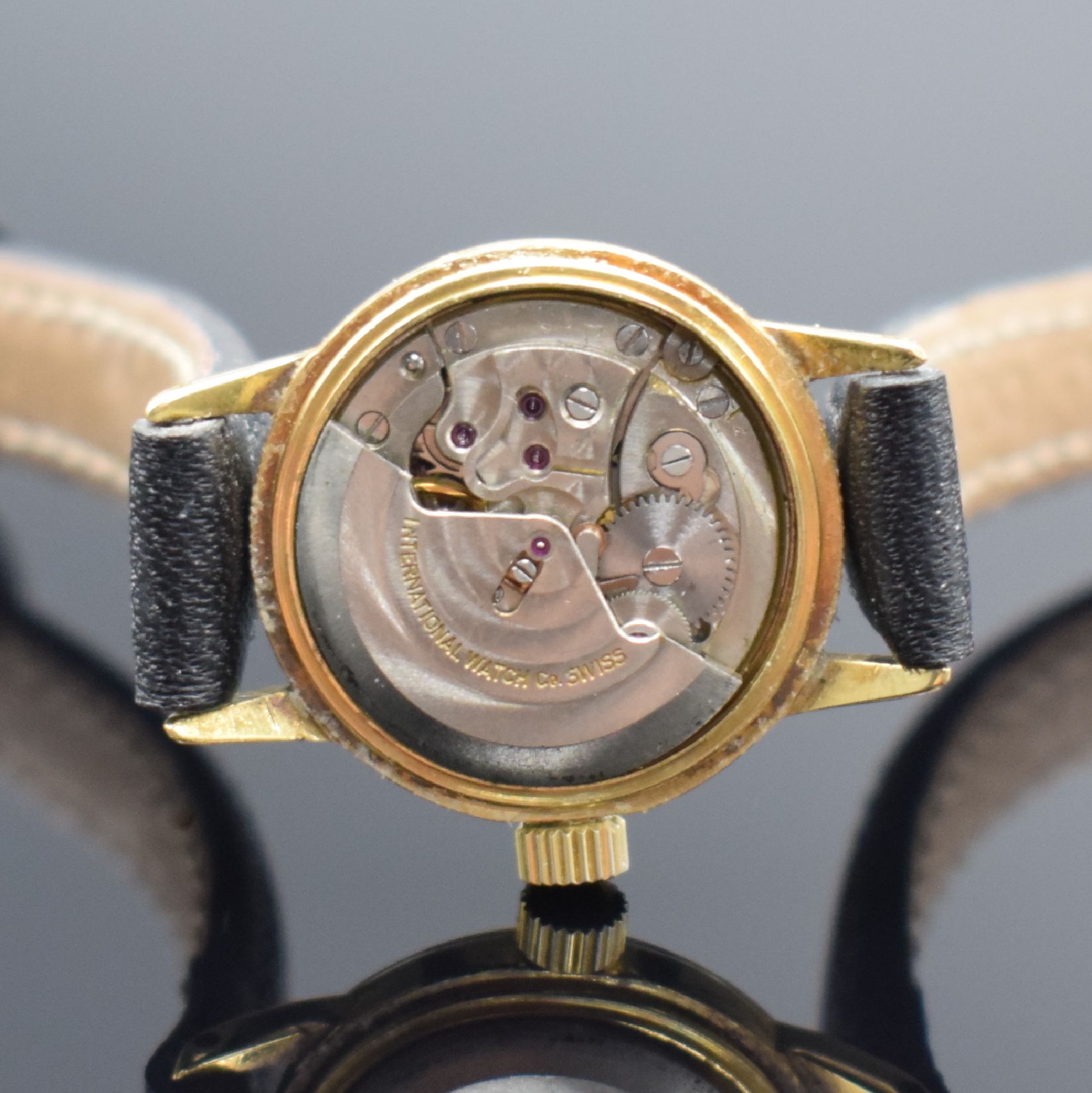 Detail f: IWC seltene Damenarmbanduhr in GG 750/000 mit Kaliber 44, Schweiz um 1964, Automatik, massives Goldgeh., Boden aufgedr., silb. Zifferbl. m. aufges. ...