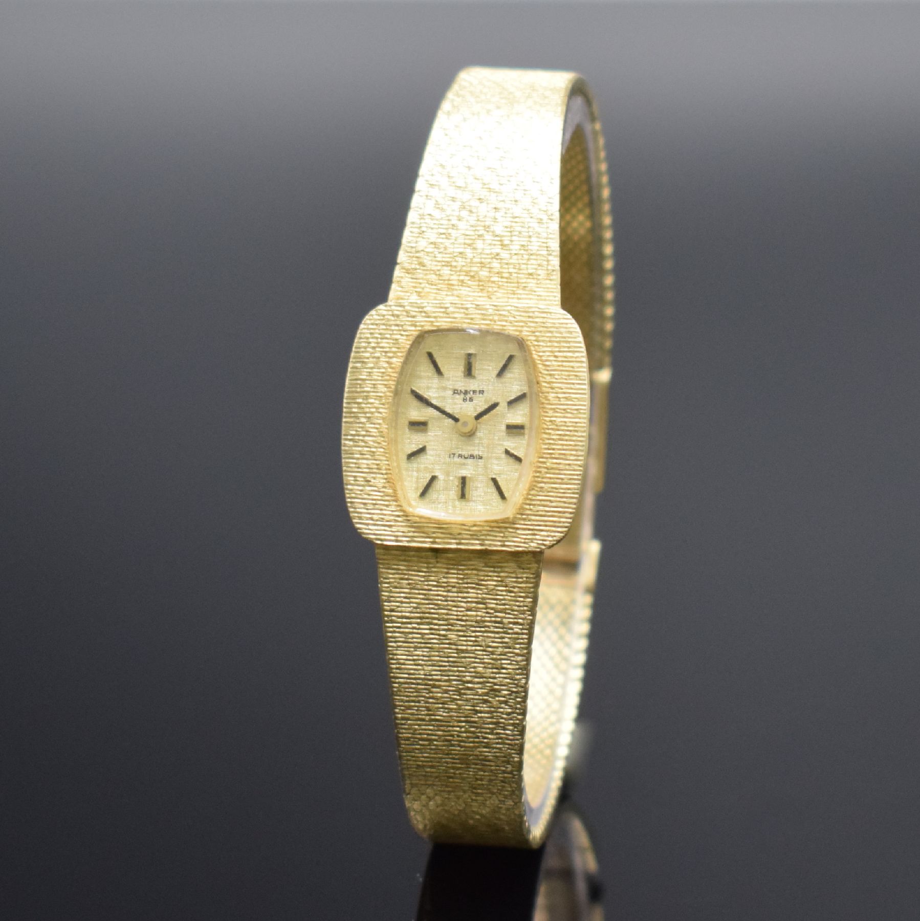 Detail b: ANKER 85 Damenarmbanduhr in GG 585/000, Handaufzug, Schweiz um 1970, Boden aufgedr., gold. Strukturzifferbl. m. aufgel. Indizes, Anz. v. Std. & Min., ...