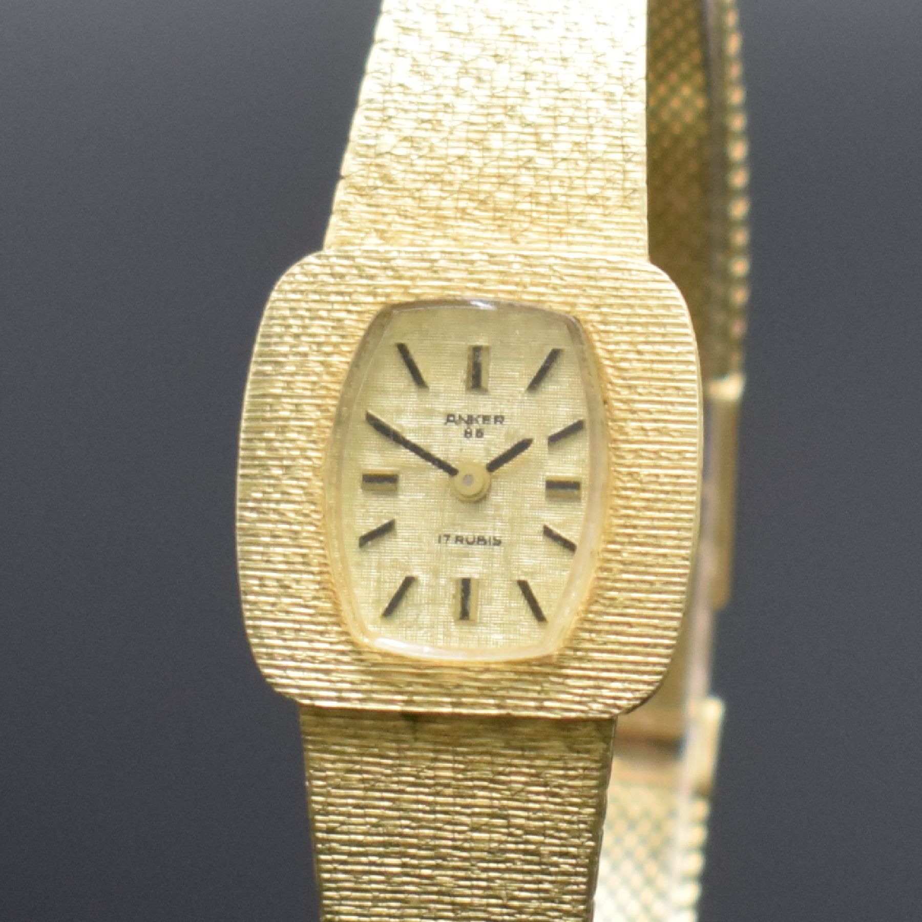 Detail c: ANKER 85 Damenarmbanduhr in GG 585/000, Handaufzug, Schweiz um 1970, Boden aufgedr., gold. Strukturzifferbl. m. aufgel. Indizes, Anz. v. Std. & Min., ...