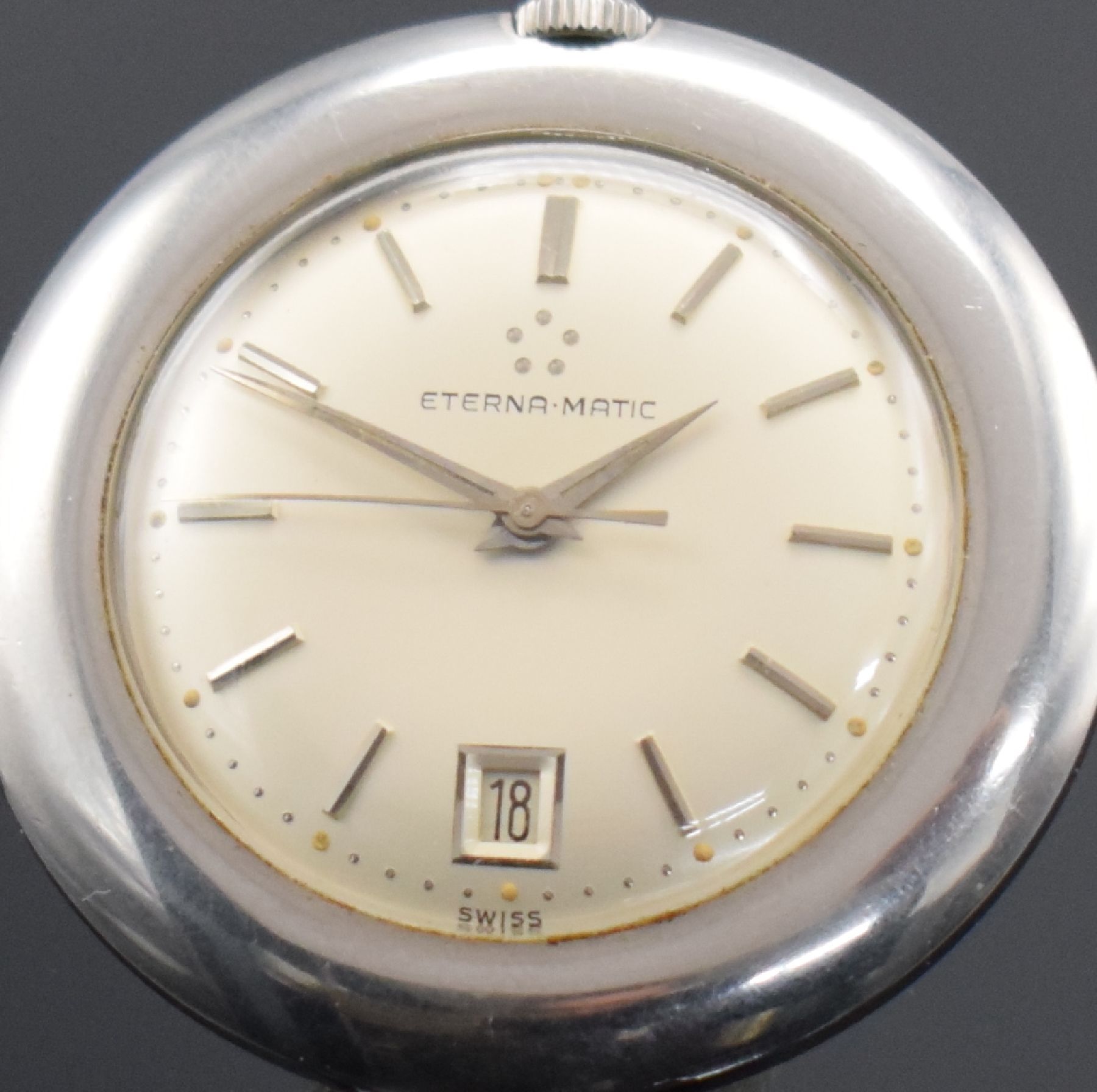 Detail a: ETERNA-MATIC Frackuhr, Schweiz um 1960, Automatik, beids. vergl. Stahlgehäuse, Boden geschr. silb. Zifferbl. m. aufges. Std.-Ind., silb. Zeiger, ...