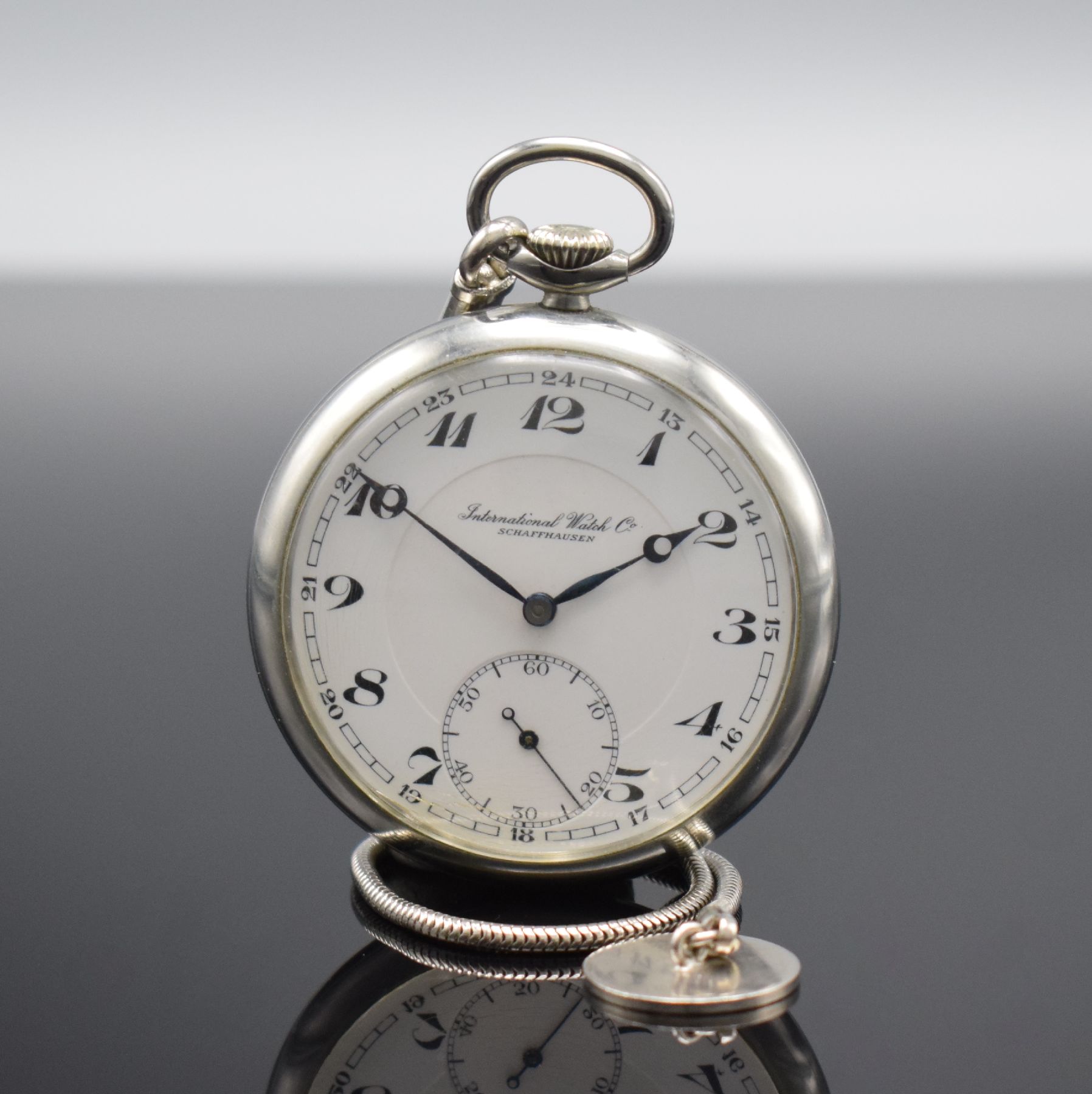 IWC offene Taschenuhr mit Kaliber 67, Schweiz um 1936, 3-teil. Stahlgeh., Boden & Glasrand aufgedr., Emailzifferbl. m. arab. Zahlen, gebl. Zeiger, ...