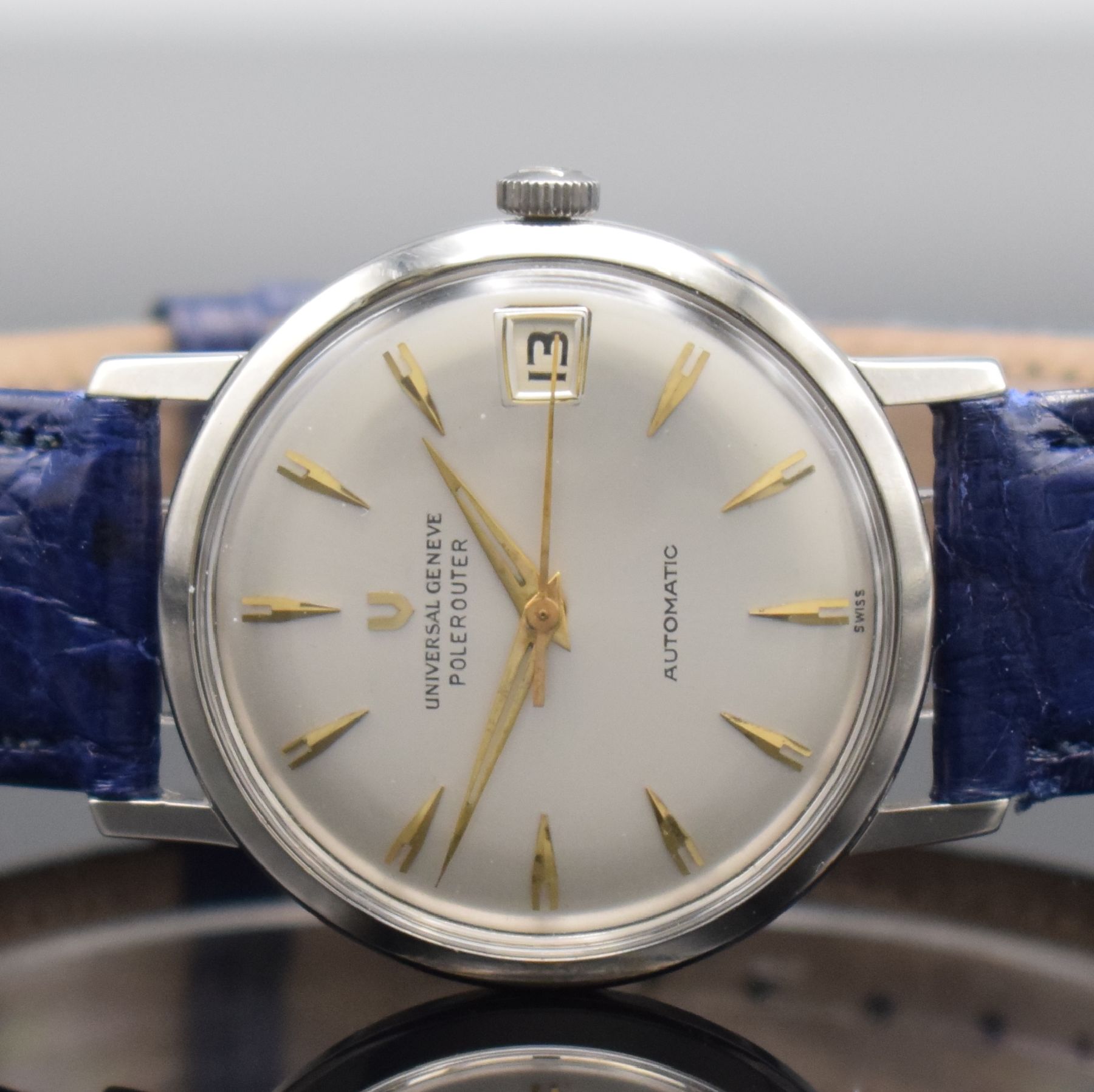 Detail a: UNIVERSAL GENEVE Polerouter Herrenarmbanduhr, Automatik, Schweiz 1960er Jahre, Edelstahlgeh., Boden verschr., flache Ausführung, silb. Zifferbl. m. ...