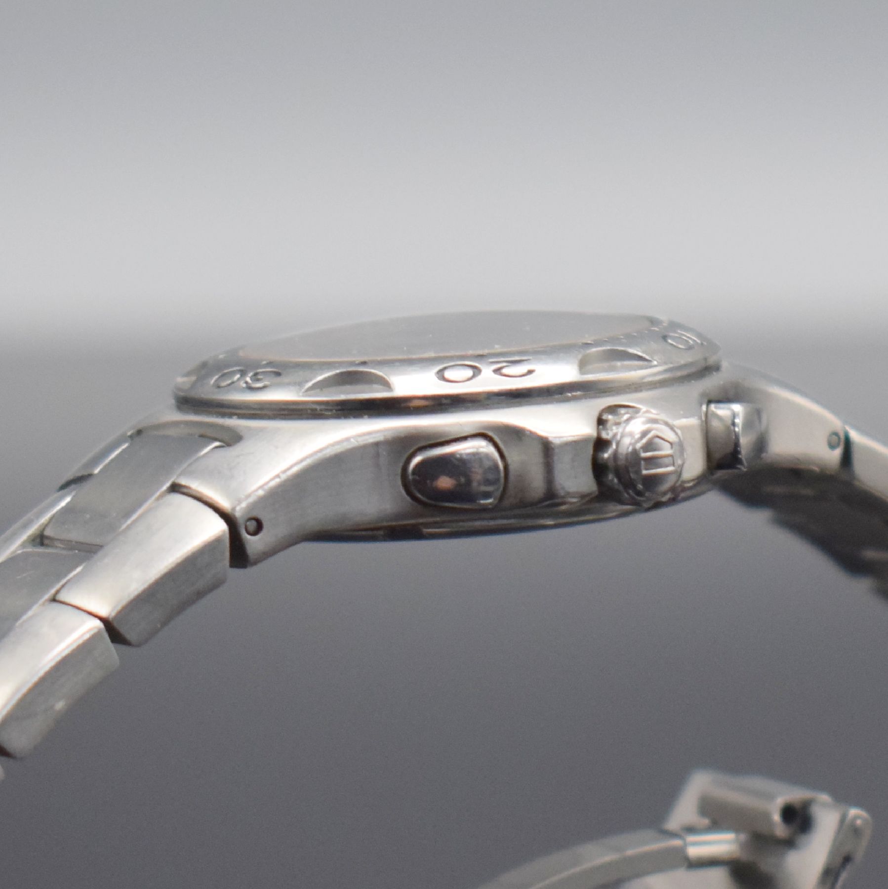 Detail e: TAG HEUER Professional Kirium Armbanduhr mit Chronograph in Stahl, Schweiz verk. lt. beil. Garantie 06/1999, quarz, Boden & Krone verschr., Lünette ...