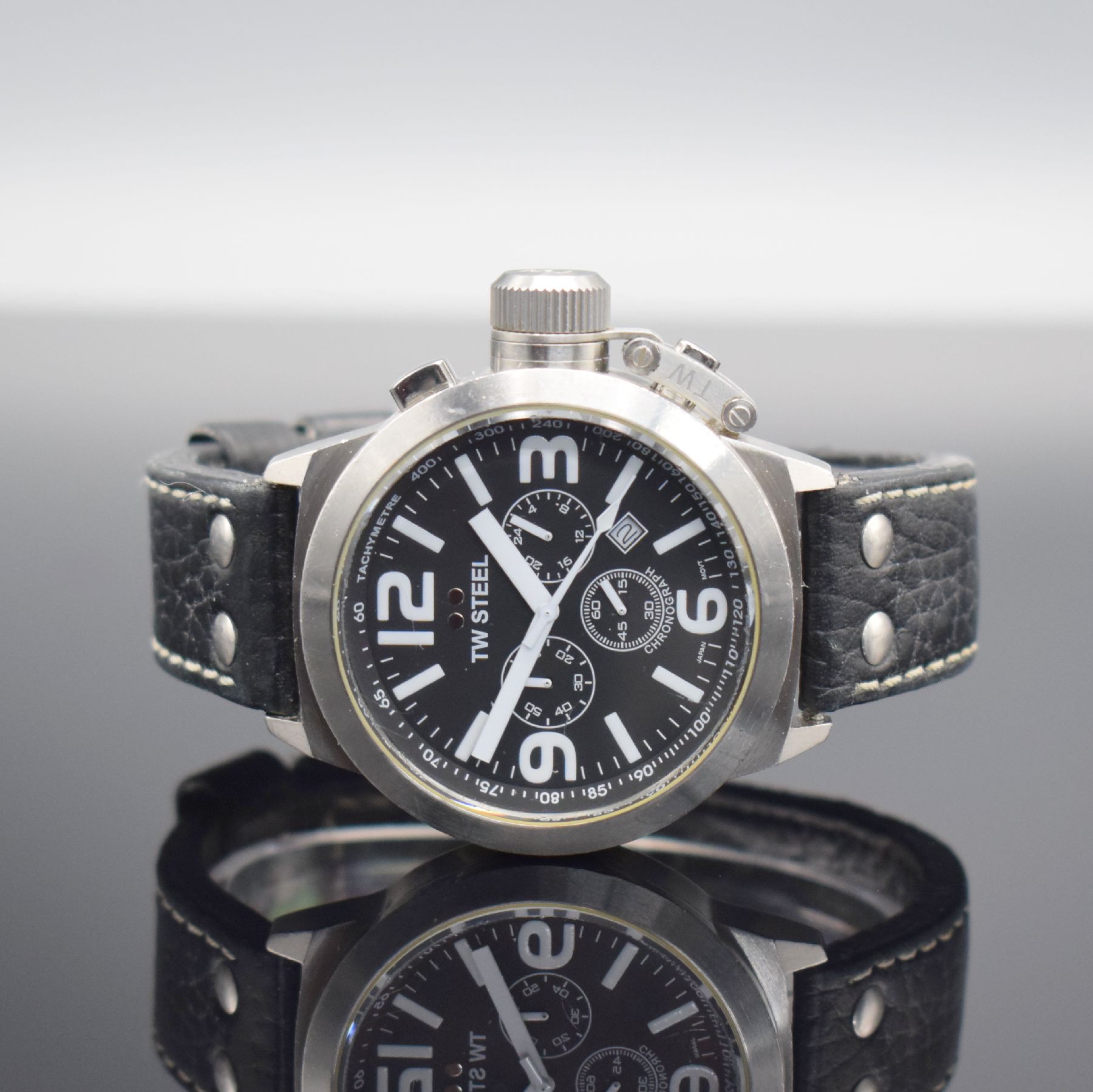 TW STEEL Herrenarmbanduhr mit Chronograph in Stahl Referenz TW6, quarz, Krone unter verschr. Verschlusskappe, Boden verschr., neutr. Lederband m. ...
