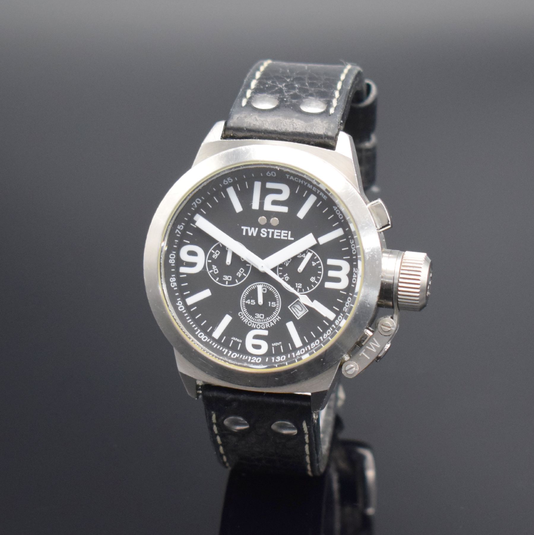 Detail b: TW STEEL Herrenarmbanduhr mit Chronograph in Stahl Referenz TW6, quarz, Krone unter verschr. Verschlusskappe, Boden verschr., neutr. Lederband m. ...