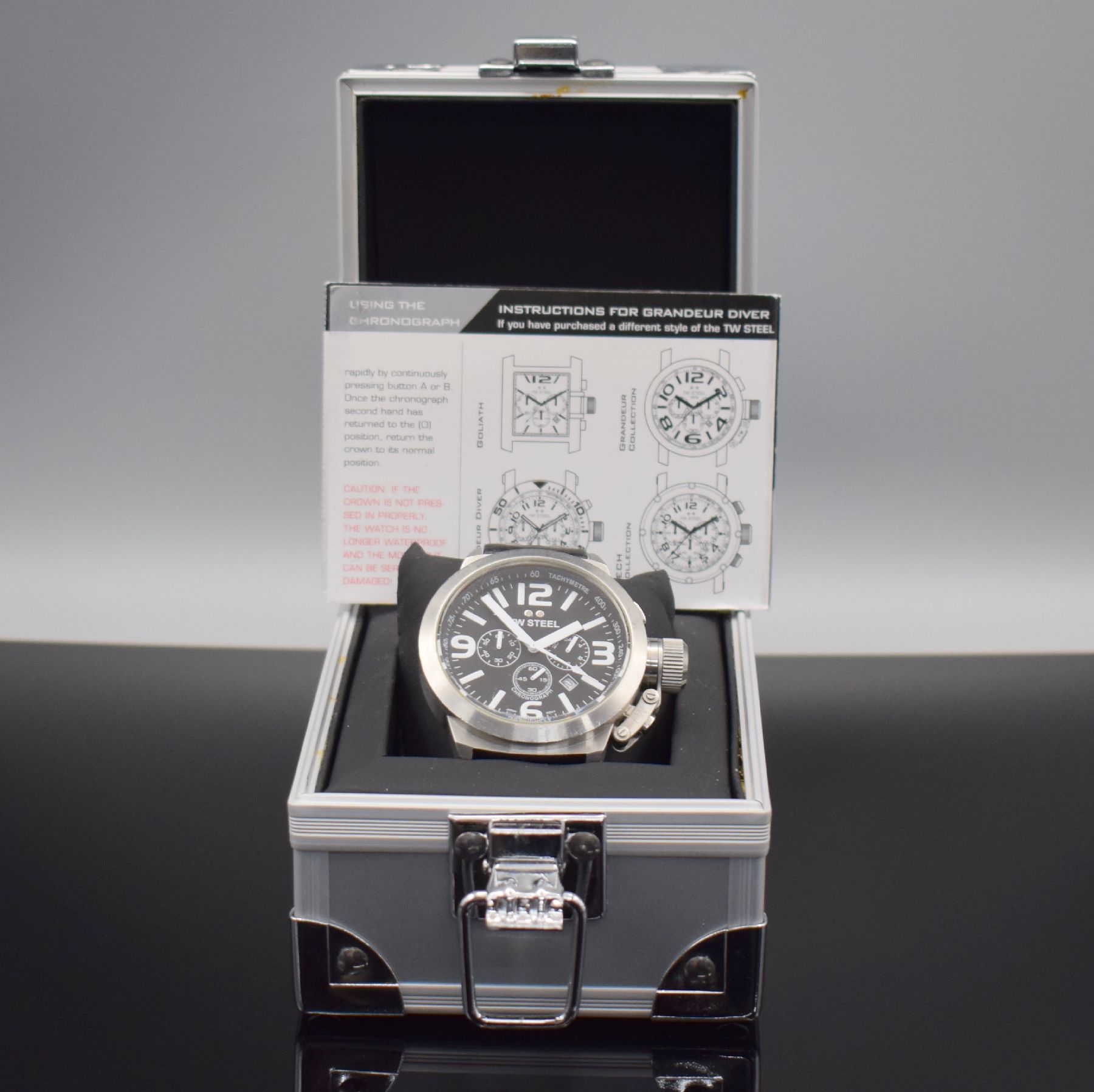 Detail g: TW STEEL Herrenarmbanduhr mit Chronograph in Stahl Referenz TW6, quarz, Krone unter verschr. Verschlusskappe, Boden verschr., neutr. Lederband m. ...