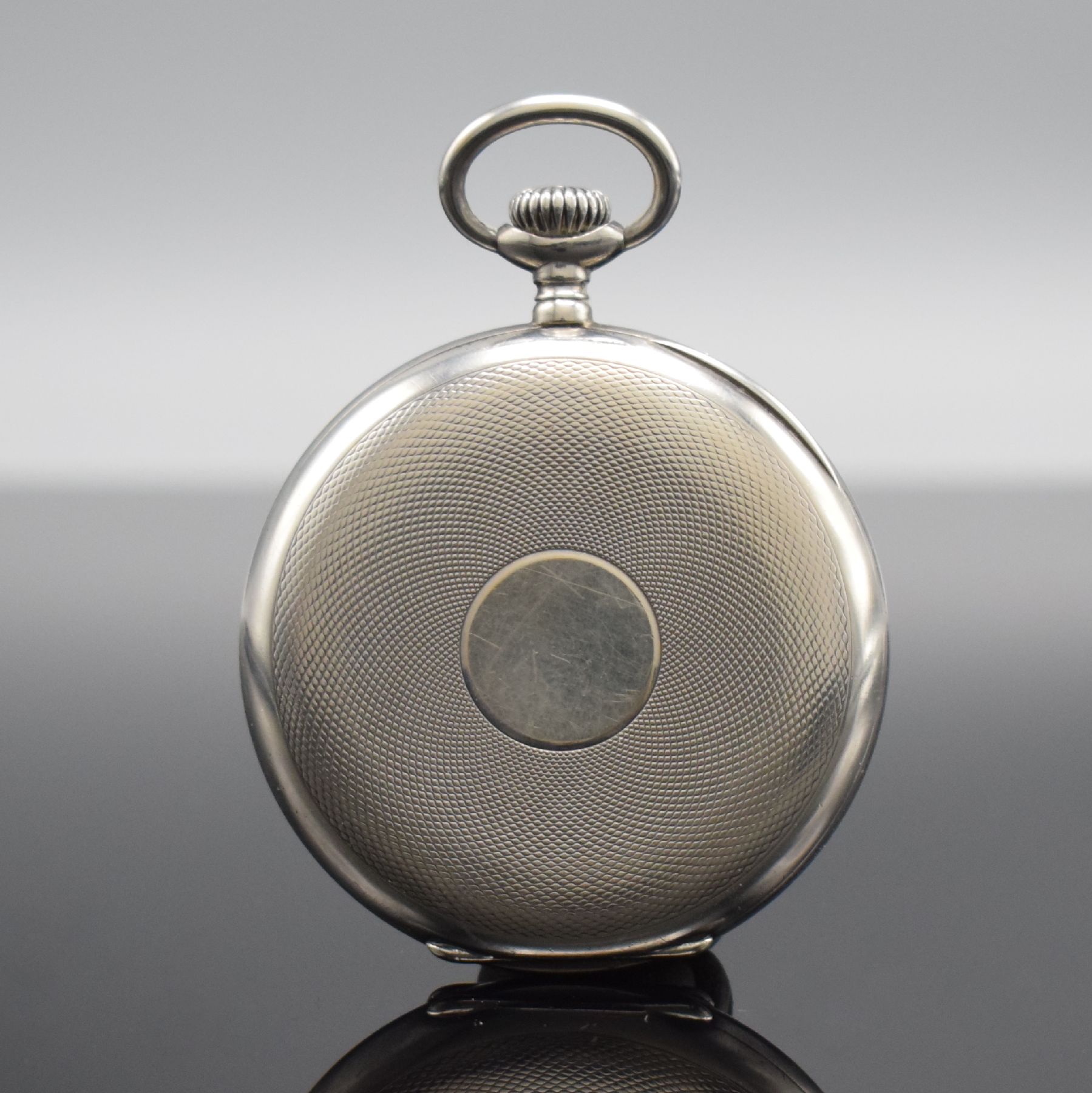 Detail a: ULYSSE NARDIN offene Taschenuhr in Silber, Schweiz um 1914, Kronenaufzug, 900/000 Silber , guill. Rückseite, Emailzifferbl. riss., arab. Zahlen, ...