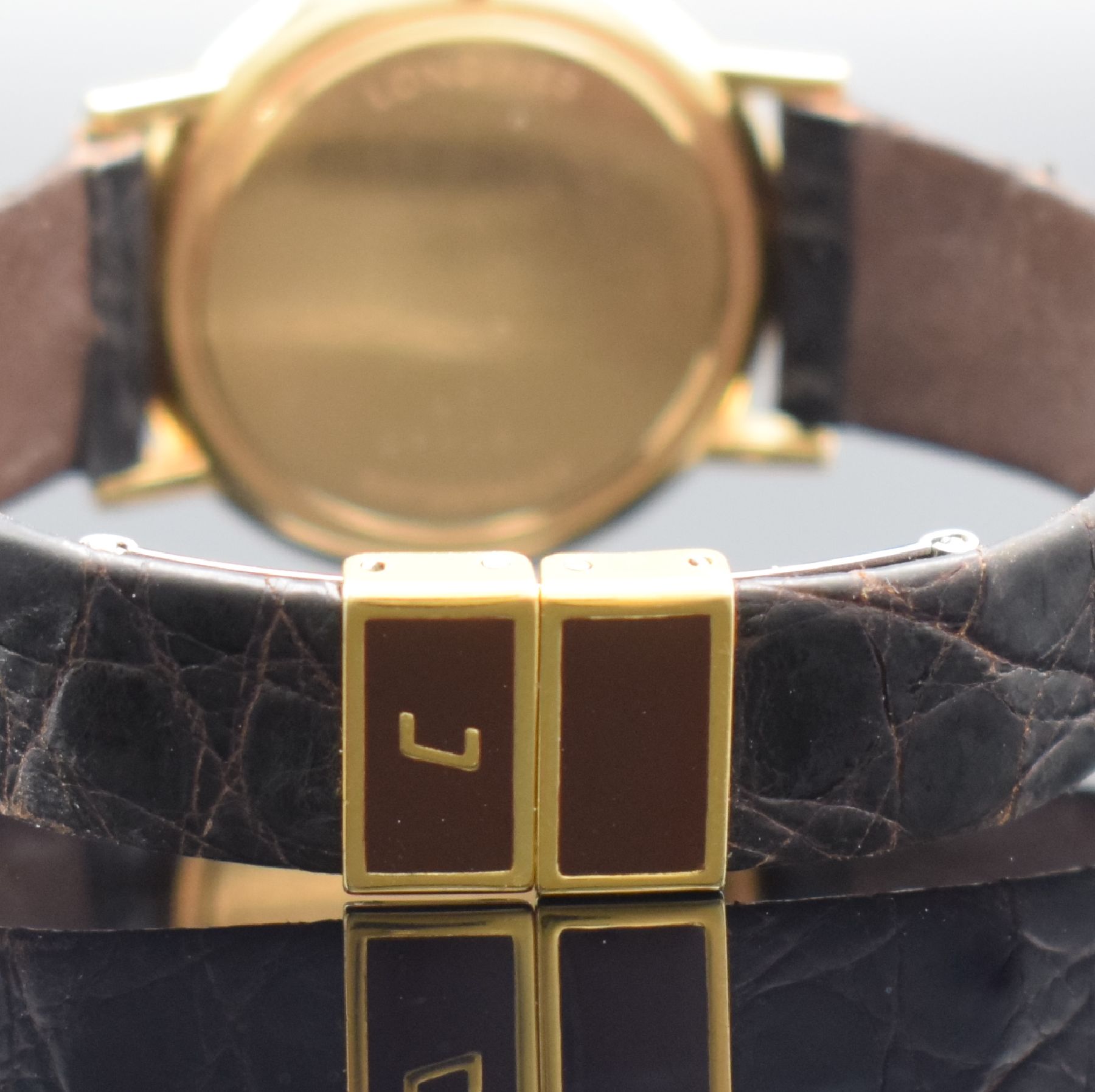 Detail d: LONGINES Herrenarmbanduhr in RG 750/000 Referenz 7824 3, Schweiz um 1968, Handaufzug, Stülpgeh., silb. Zifferbl., schwarze Zeiger, Kal. 428, 17 St., ...