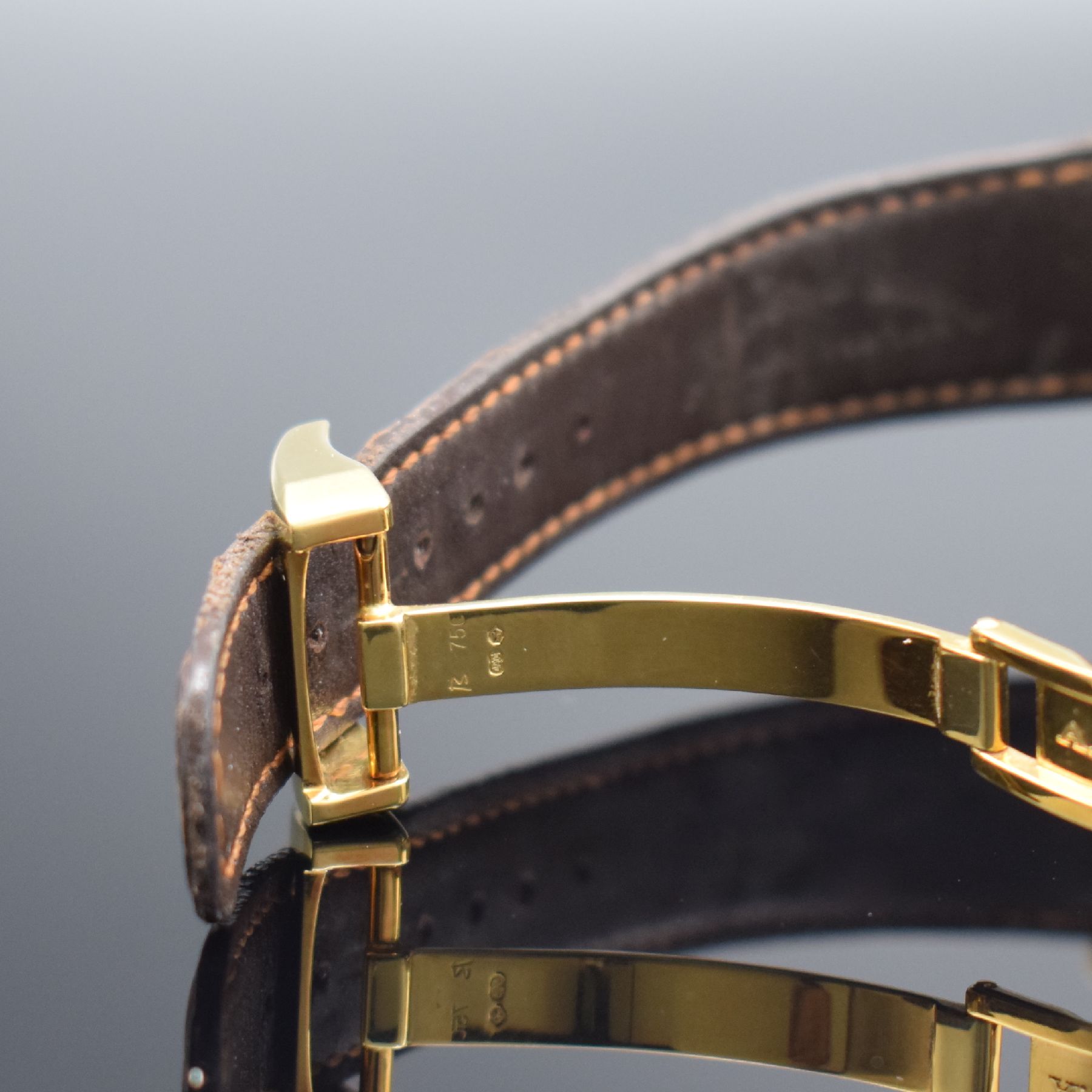 Detail f: A. LANGE & SÖHNE "LANGE 1" feine Herrenarmbanduhr in GG 750/000 Referenz 101.022, Handaufzug, massives beids. vergl. Geh., Boden 6-fach ...