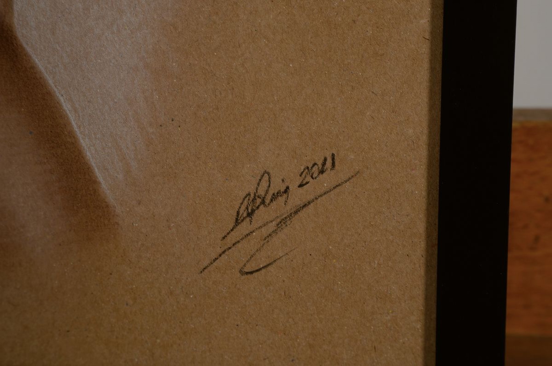 Detail g: Denis Prenzel, geb. 1971, Pastellzeichnung auf dickem Papier, handsigniert, dat. 2021, Aktdarstellung, ca. 30 x 40 cm, unter Glas, Rahmen, der ...