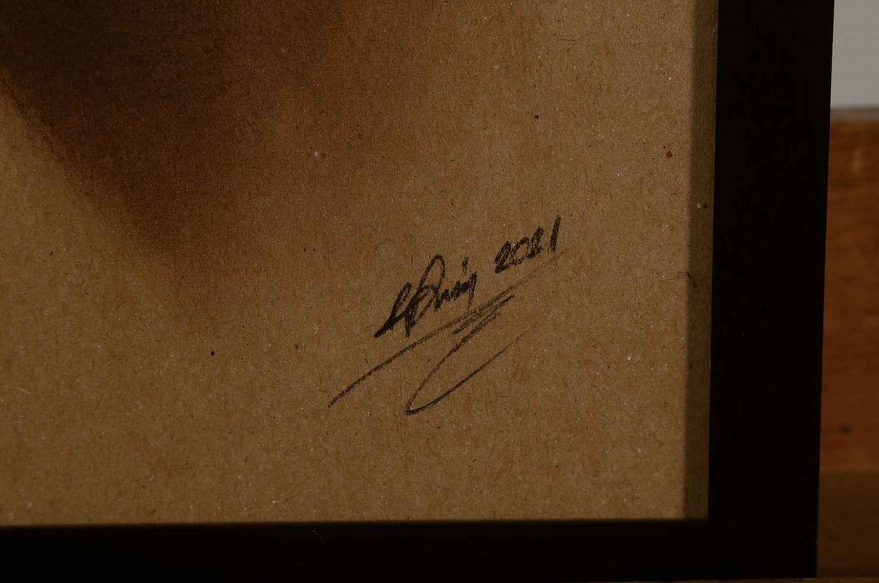 Detail g: Denis Prenzel, geb. 1971, Pastellzeichnung auf dickem Papier, handsigniert, dat. 2021, Aktdarstellung, ca. 30 x 40 cm, unter Glas, Rahmen, der ...