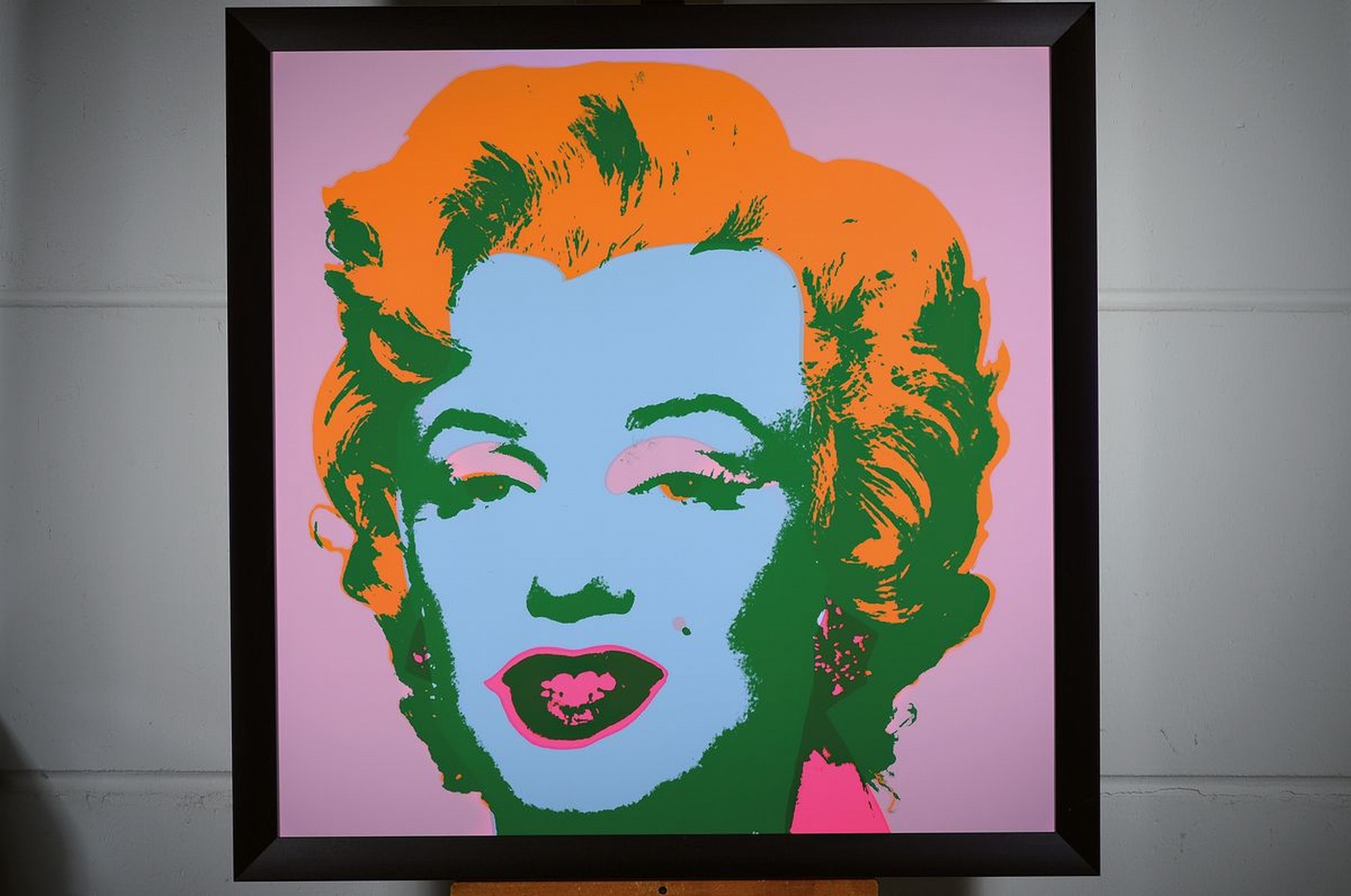 Detail k: Nach Andy Warhol, Siebdruck auf festem Karton, Marilyn Monroe, Hrsg. Sunday B. Morning, rückseitig mit Stempel des Hrsg. und dem Zusatz: "Fill ...