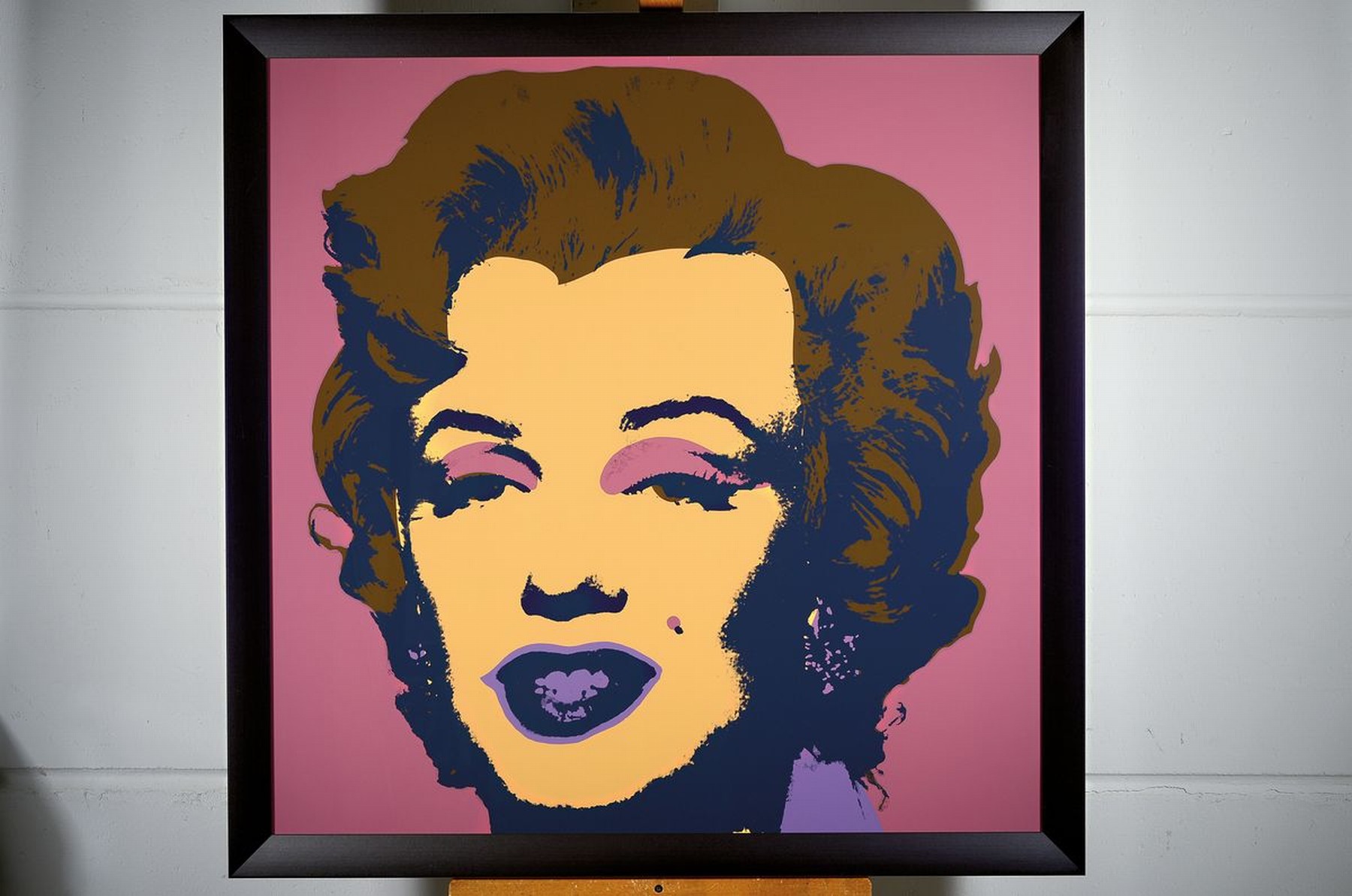 Detail k: Nach Andy Warhol, Siebdruck auf festem Karton, Marilyn Monroe, Hrsg. Sunday B. Morning, rückseitig mit Stempel des Hrsg. und dem Zusatz: "Fill ...