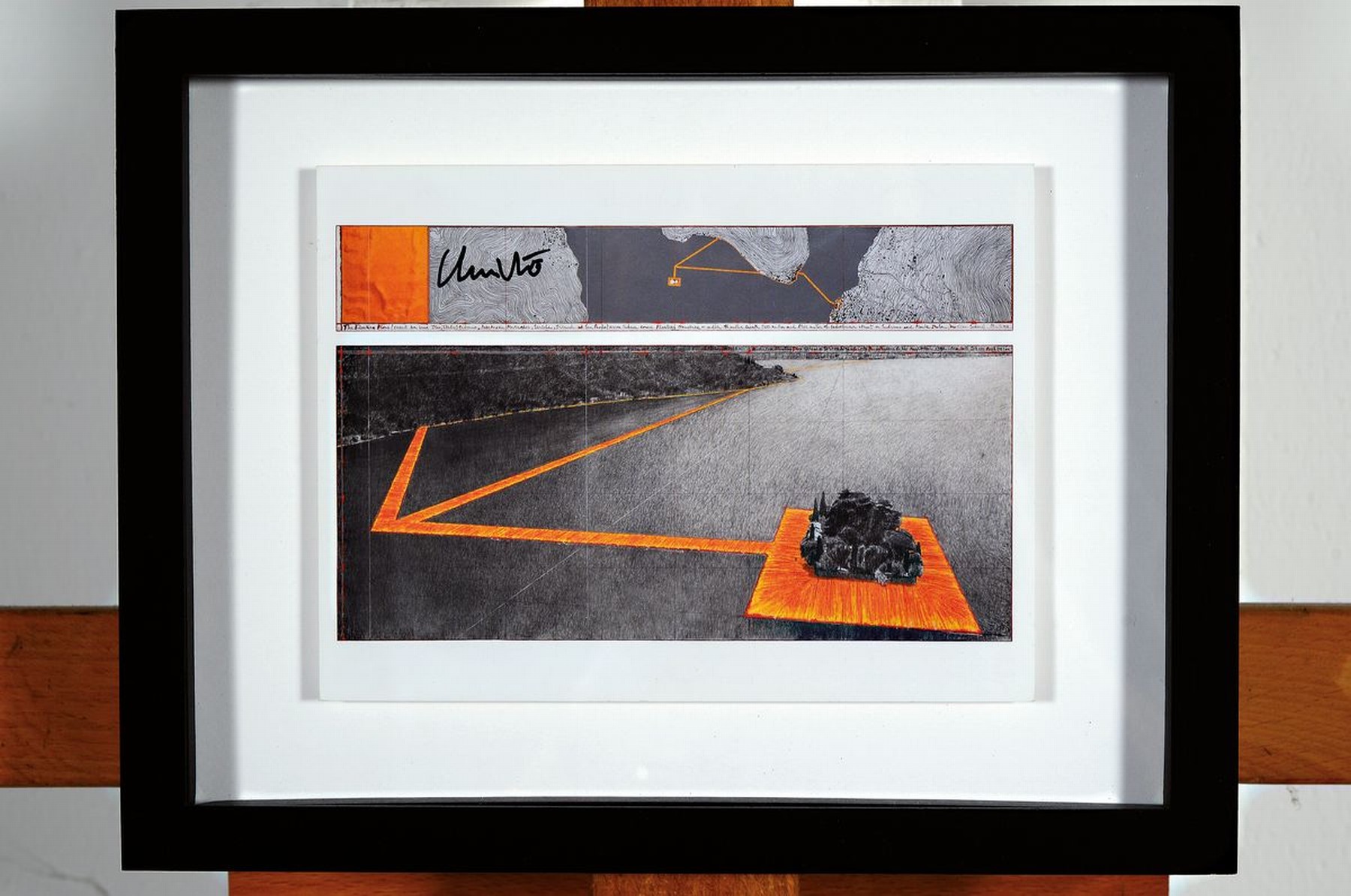 Detail k: Christo, 1935 - 2020, Lot aus zwei Teilen: a. Multiple "Floating Piers", Rahmen ca. 20.5 x 26.3 cm, b. großes originales Stoffstück aus ...