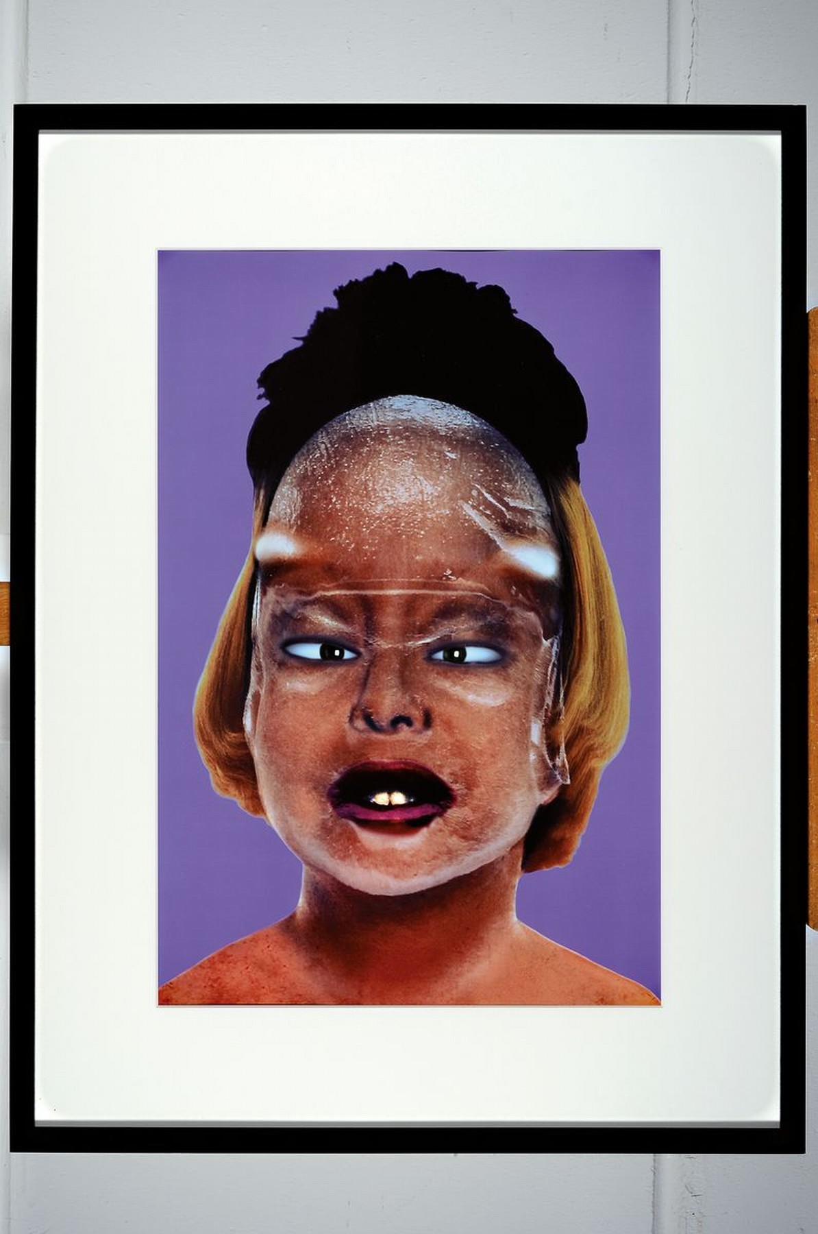 Detail k: Orlan geb. 1947 St. Etienne Frankreich, Fotografie: Cibachrome ( C-Print) auf Hochglanz, Fotopapier, rückseitig handsigniert und nummeriert 44/100, ...