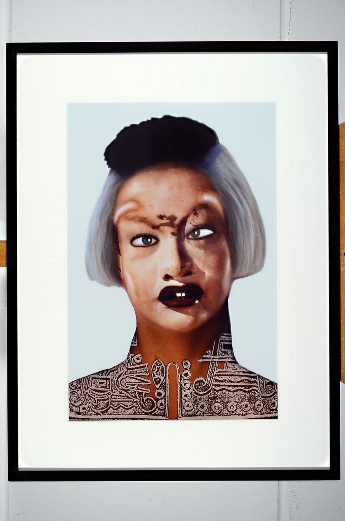 Detail k: Orlan geb. 1947 St. Etienne Frankreich, Fotografie: Cibachrome ( C-Print) auf Hochglanz, Fotopapier, rückseitig handsigniert und nummeriert 44/100, ...